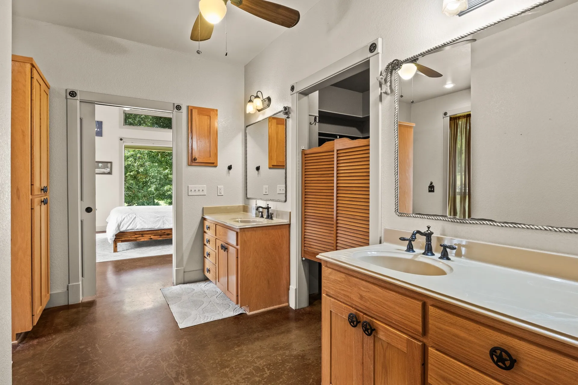 Single Family Residence For Sale in Morris County , 140 County Road 2242, Daingerfield, Texas 75638, 4 Bedroom, 4 Bathroom, 4 Garage spaces, 2,258 Sqft, built in 2006, mls#21373548, Real Estate Agent in Daingerfield, Homes For Sale in Morris county, Homes For Sale in Daingerfield, Realtor in Daingerfield Texas, Real Estate Brokerage Independent Realty Texas, Luminita Cordes Realtor