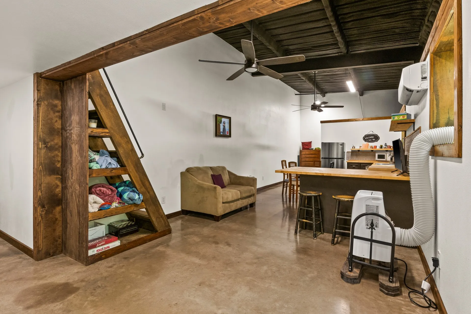 Single Family Residence For Sale in Morris County , 140 County Road 2242, Daingerfield, Texas 75638, 4 Bedroom, 4 Bathroom, 4 Garage spaces, 2,258 Sqft, built in 2006, mls#21373548, Real Estate Agent in Daingerfield, Homes For Sale in Morris county, Homes For Sale in Daingerfield, Realtor in Daingerfield Texas, Real Estate Brokerage Independent Realty Texas, Luminita Cordes Realtor