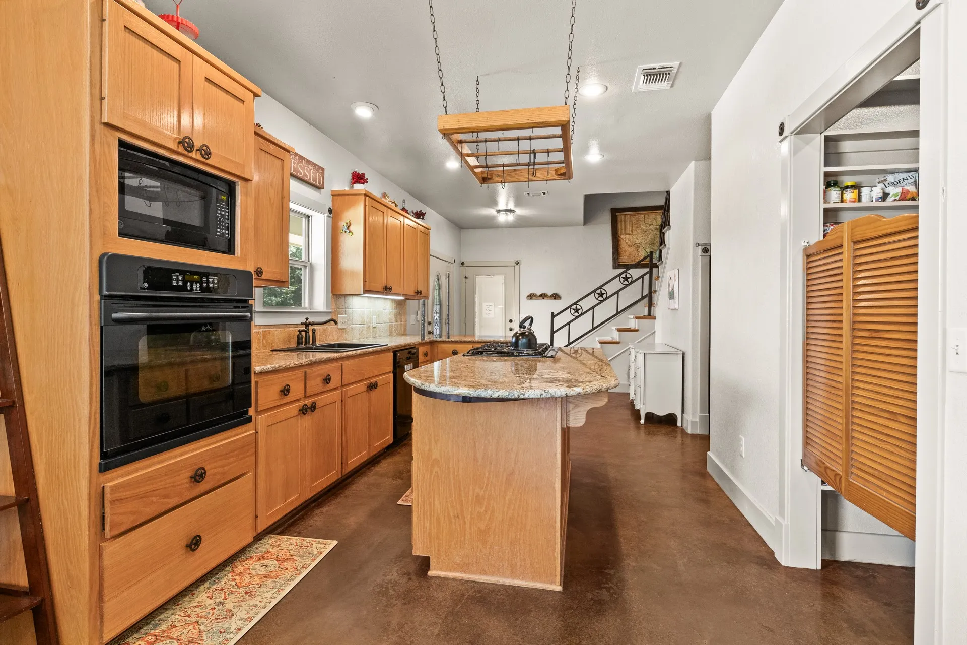 Single Family Residence For Sale in Morris County , 140 County Road 2242, Daingerfield, Texas 75638, 4 Bedroom, 4 Bathroom, 4 Garage spaces, 2,258 Sqft, built in 2006, mls#21373548, Real Estate Agent in Daingerfield, Homes For Sale in Morris county, Homes For Sale in Daingerfield, Realtor in Daingerfield Texas, Real Estate Brokerage Independent Realty Texas, Luminita Cordes Realtor