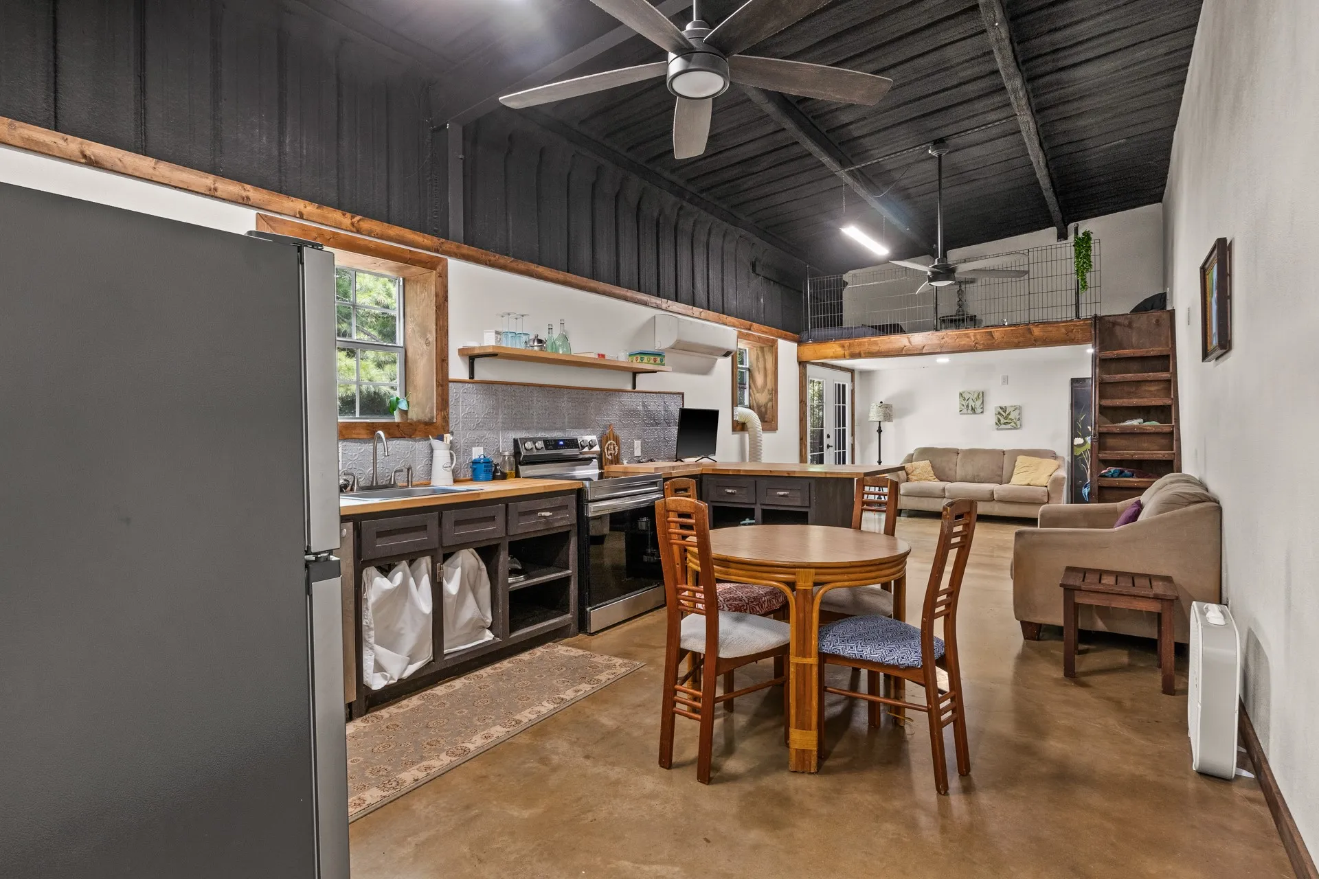Single Family Residence For Sale in Morris County , 140 County Road 2242, Daingerfield, Texas 75638, 4 Bedroom, 4 Bathroom, 4 Garage spaces, 2,258 Sqft, built in 2006, mls#21373548, Real Estate Agent in Daingerfield, Homes For Sale in Morris county, Homes For Sale in Daingerfield, Realtor in Daingerfield Texas, Real Estate Brokerage Independent Realty Texas, Luminita Cordes Realtor