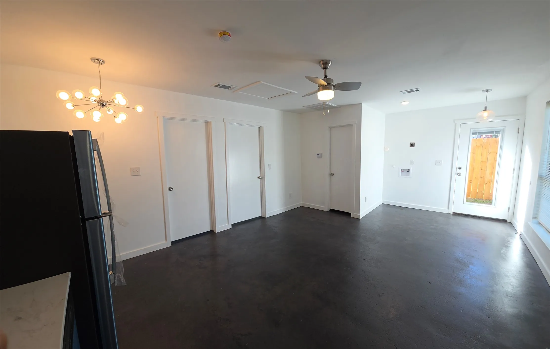 Single Family Residence For Rent in Dallas County , 1135 Holly Glen Circle A, Dallas, Texas 75232, 2 Bedroom, 1 Bathroom, Garage spaces, 483 Sqft, built in 1960, mls#21373858, Real Estate Agent in Dallas, Homes For Rent in Dallas county, Homes For Rent in Dallas, Realtor in Dallas Texas, Real Estate Brokerage Independent Realty Texas, Luminita Cordes Realtor