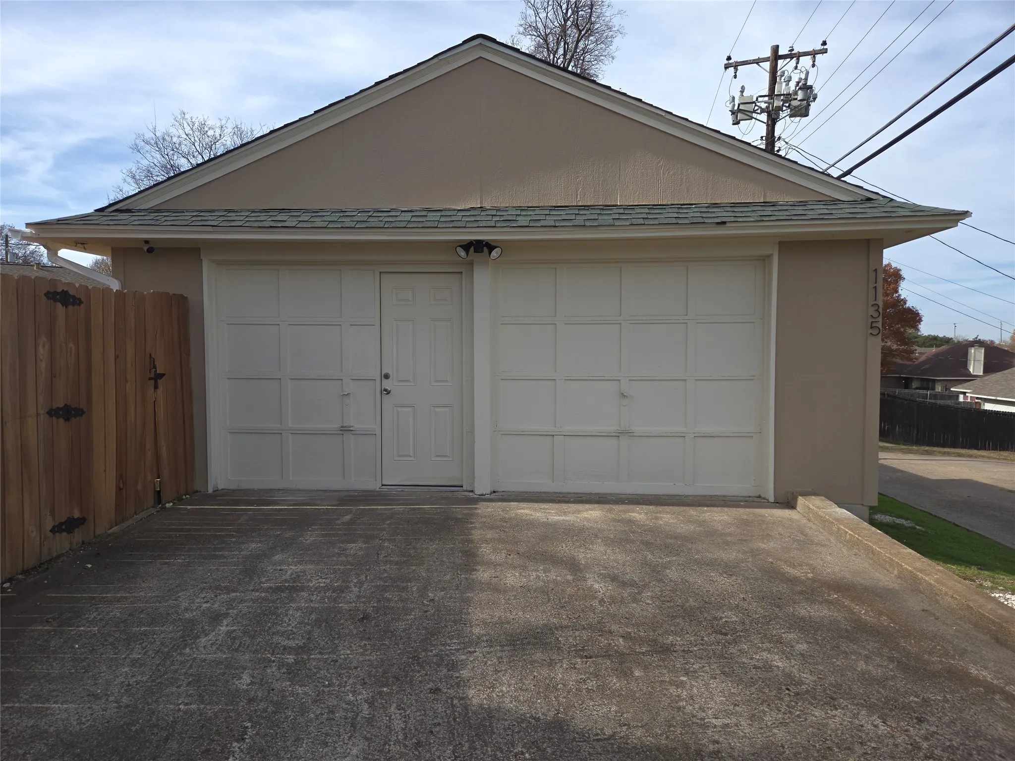 Single Family Residence For Rent in Dallas County , 1135 Holly Glen Circle A, Dallas, Texas 75232, 2 Bedroom, 1 Bathroom, Garage spaces, 483 Sqft, built in 1960, mls#21373858, Real Estate Agent in Dallas, Homes For Rent in Dallas county, Homes For Rent in Dallas, Realtor in Dallas Texas, Real Estate Brokerage Independent Realty Texas, Luminita Cordes Realtor
