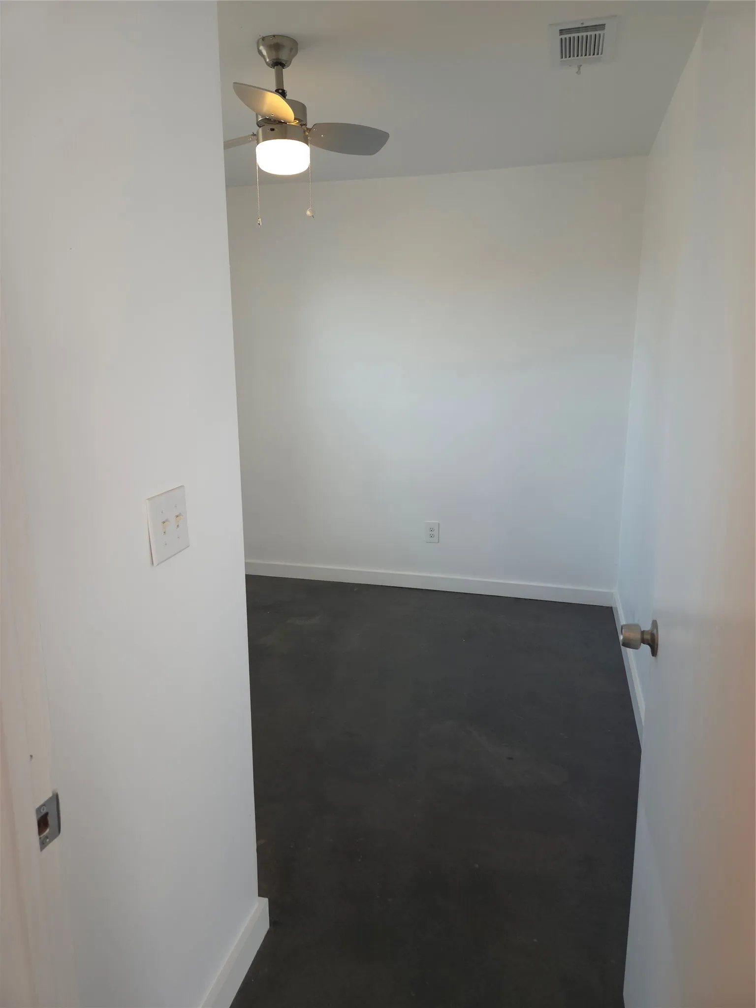 Single Family Residence For Rent in Dallas County , 1135 Holly Glen Circle A, Dallas, Texas 75232, 2 Bedroom, 1 Bathroom, Garage spaces, 483 Sqft, built in 1960, mls#21373858, Real Estate Agent in Dallas, Homes For Rent in Dallas county, Homes For Rent in Dallas, Realtor in Dallas Texas, Real Estate Brokerage Independent Realty Texas, Luminita Cordes Realtor