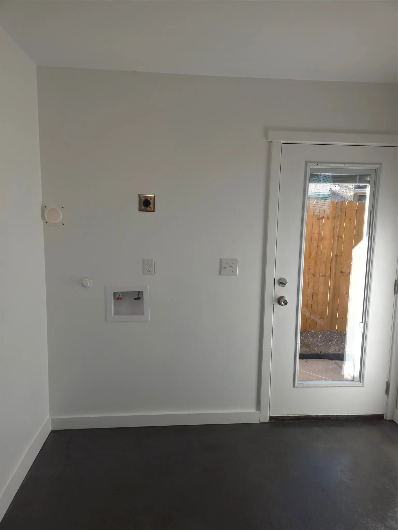 Single Family Residence For Rent in Dallas County , 1135 Holly Glen Circle A, Dallas, Texas 75232, 2 Bedroom, 1 Bathroom, Garage spaces, 483 Sqft, built in 1960, mls#21373858, Real Estate Agent in Dallas, Homes For Rent in Dallas county, Homes For Rent in Dallas, Realtor in Dallas Texas, Real Estate Brokerage Independent Realty Texas, Luminita Cordes Realtor