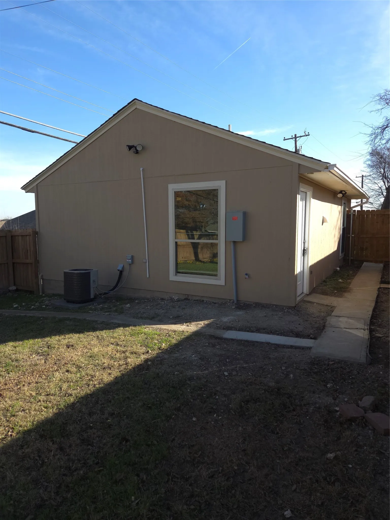 Single Family Residence For Rent in Dallas County , 1135 Holly Glen Circle A, Dallas, Texas 75232, 2 Bedroom, 1 Bathroom, Garage spaces, 483 Sqft, built in 1960, mls#21373858, Real Estate Agent in Dallas, Homes For Rent in Dallas county, Homes For Rent in Dallas, Realtor in Dallas Texas, Real Estate Brokerage Independent Realty Texas, Luminita Cordes Realtor