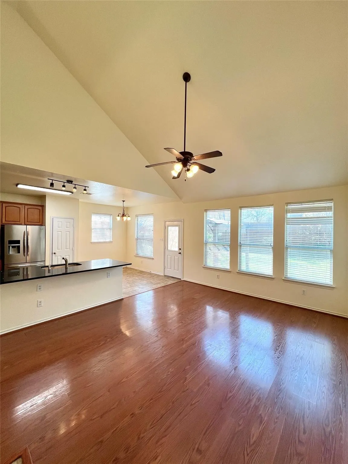 Single Family Residence For Rent in Collin County , 6917 Red Bluff Drive, Mc Kinney, Texas 75070, 4 Bedroom, 3 Bathroom, 2 Garage spaces, 2,280 Sqft, built in 2003, mls#21373863, Real Estate Agent in Mc Kinney, Homes For Rent in Collin county, Homes For Rent in Mc Kinney, Realtor in Mc Kinney Texas, Real Estate Brokerage Independent Realty Texas, Luminita Cordes Realtor