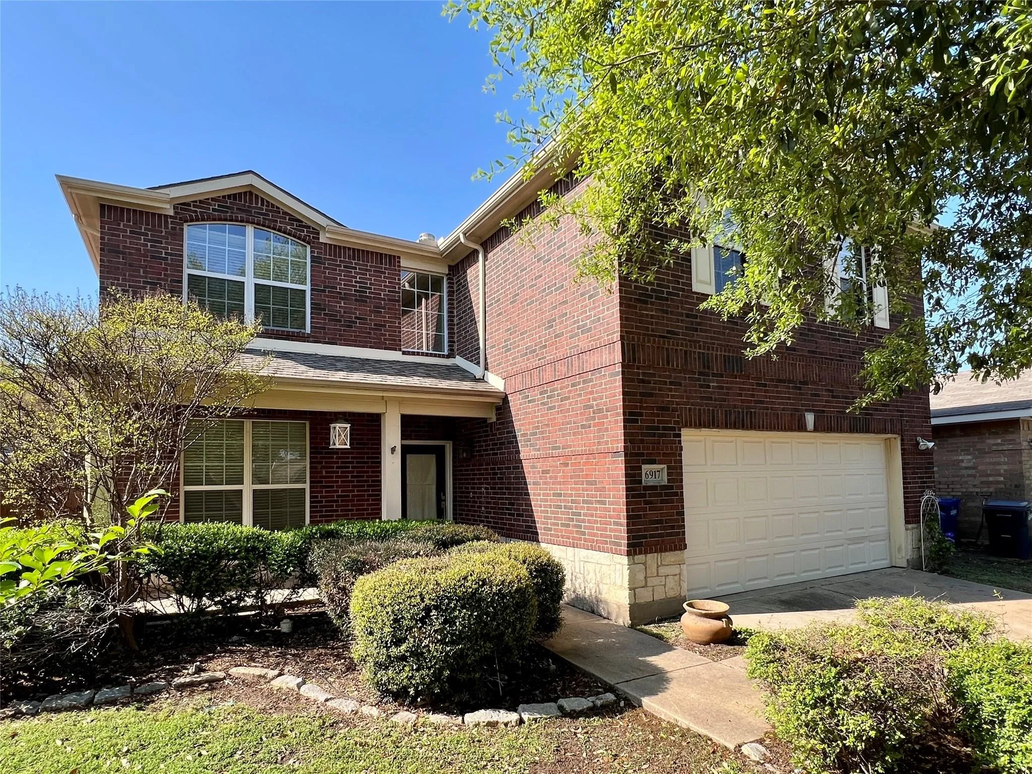Single Family Residence For Rent in Collin County , 6917 Red Bluff Drive, Mc Kinney, Texas 75070, 4 Bedroom, 3 Bathroom, 2 Garage spaces, 2,280 Sqft, built in 2003, mls#21373863, Real Estate Agent in Mc Kinney, Homes For Rent in Collin county, Homes For Rent in Mc Kinney, Realtor in Mc Kinney Texas, Real Estate Brokerage Independent Realty Texas, Luminita Cordes Realtor