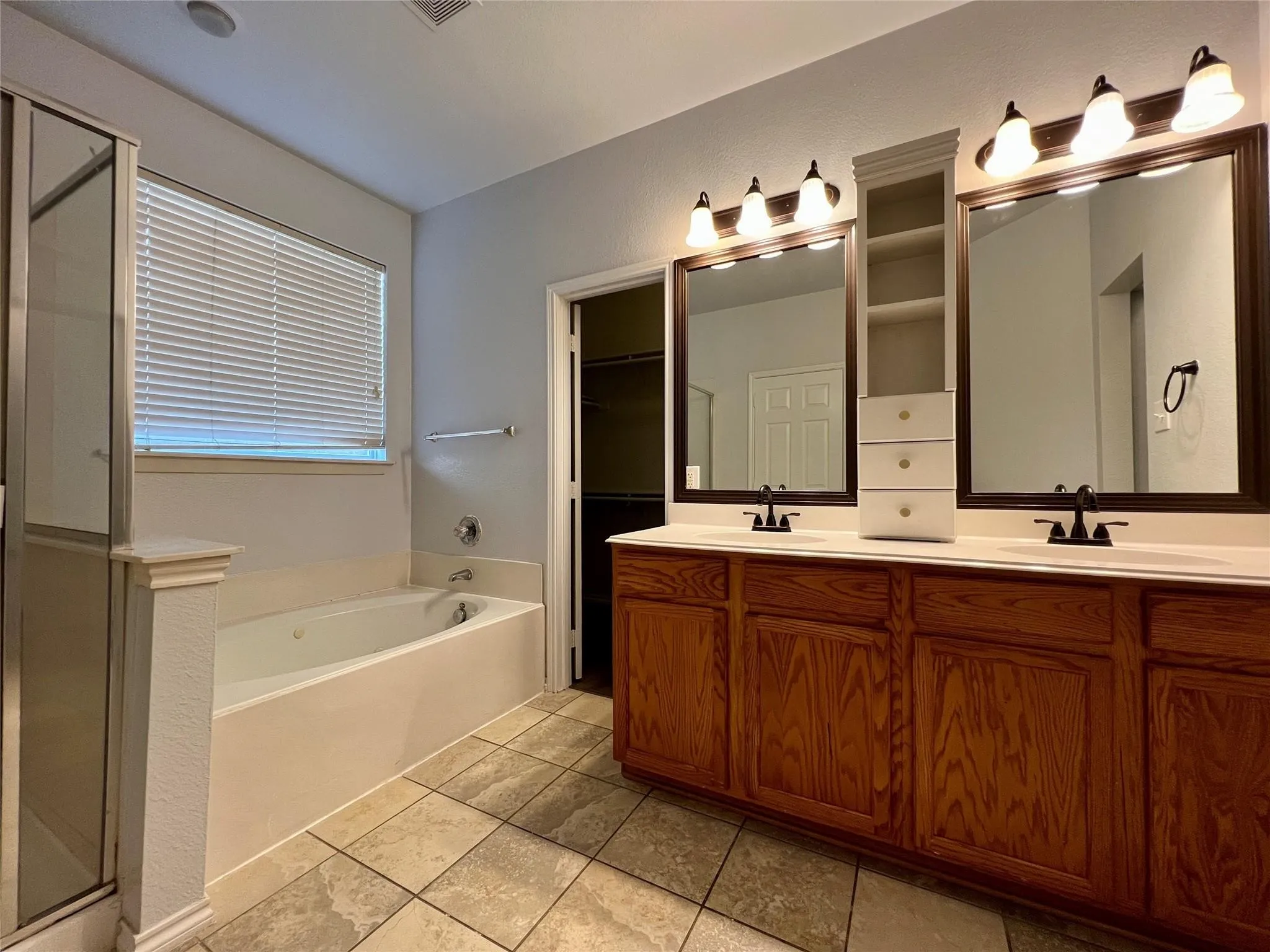 Single Family Residence For Rent in Collin County , 6917 Red Bluff Drive, Mc Kinney, Texas 75070, 4 Bedroom, 3 Bathroom, 2 Garage spaces, 2,280 Sqft, built in 2003, mls#21373863, Real Estate Agent in Mc Kinney, Homes For Rent in Collin county, Homes For Rent in Mc Kinney, Realtor in Mc Kinney Texas, Real Estate Brokerage Independent Realty Texas, Luminita Cordes Realtor