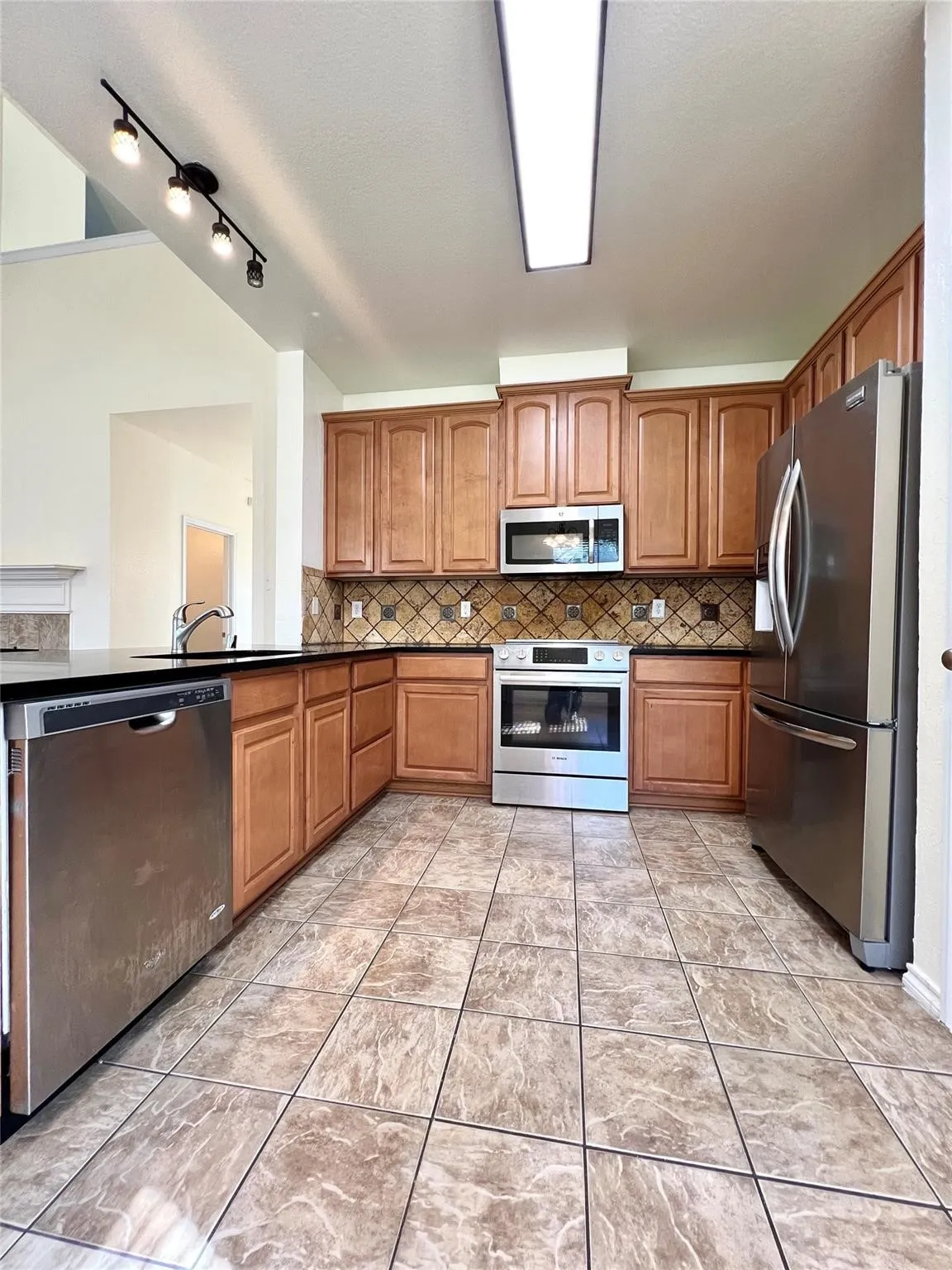 Single Family Residence For Rent in Collin County , 6917 Red Bluff Drive, Mc Kinney, Texas 75070, 4 Bedroom, 3 Bathroom, 2 Garage spaces, 2,280 Sqft, built in 2003, mls#21373863, Real Estate Agent in Mc Kinney, Homes For Rent in Collin county, Homes For Rent in Mc Kinney, Realtor in Mc Kinney Texas, Real Estate Brokerage Independent Realty Texas, Luminita Cordes Realtor