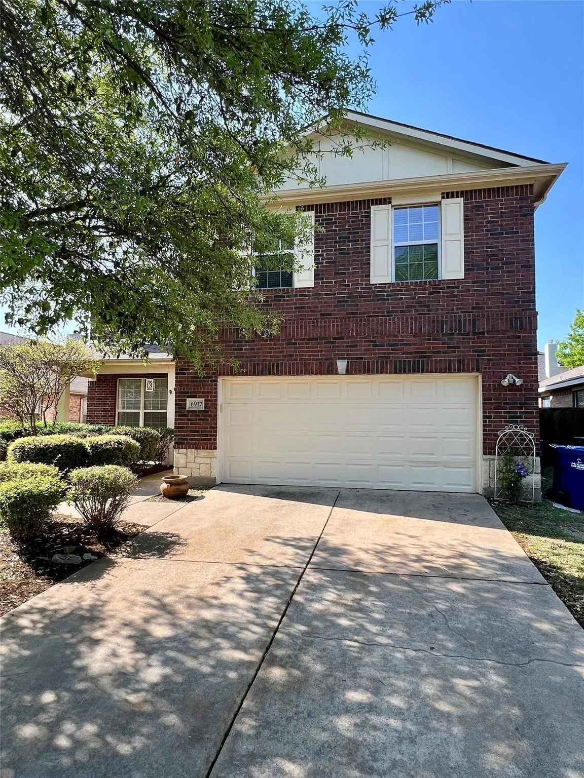 Single Family Residence For Rent in Collin County , 6917 Red Bluff Drive, Mc Kinney, Texas 75070, 4 Bedroom, 3 Bathroom, 2 Garage spaces, 2,280 Sqft, built in 2003, mls#21373863, Real Estate Agent in Mc Kinney, Homes For Rent in Collin county, Homes For Rent in Mc Kinney, Realtor in Mc Kinney Texas, Real Estate Brokerage Independent Realty Texas, Luminita Cordes Realtor