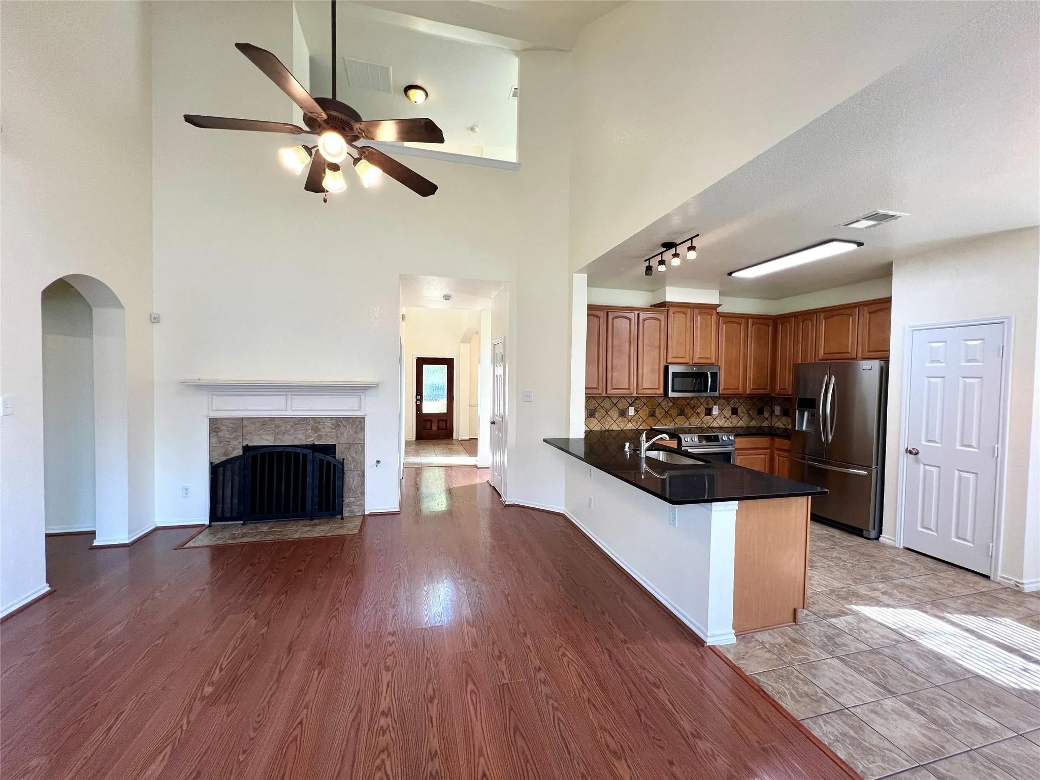 Single Family Residence For Rent in Collin County , 6917 Red Bluff Drive, Mc Kinney, Texas 75070, 4 Bedroom, 3 Bathroom, 2 Garage spaces, 2,280 Sqft, built in 2003, mls#21373863, Real Estate Agent in Mc Kinney, Homes For Rent in Collin county, Homes For Rent in Mc Kinney, Realtor in Mc Kinney Texas, Real Estate Brokerage Independent Realty Texas, Luminita Cordes Realtor