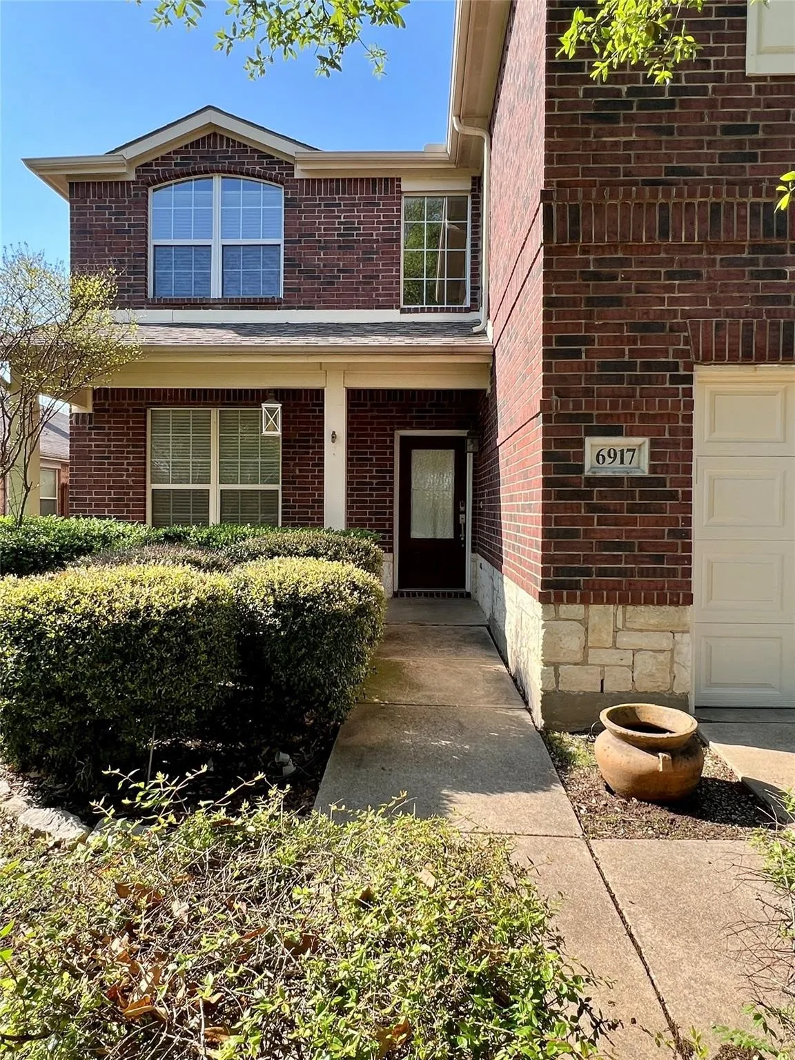 Single Family Residence For Rent in Collin County , 6917 Red Bluff Drive, Mc Kinney, Texas 75070, 4 Bedroom, 3 Bathroom, 2 Garage spaces, 2,280 Sqft, built in 2003, mls#21373863, Real Estate Agent in Mc Kinney, Homes For Rent in Collin county, Homes For Rent in Mc Kinney, Realtor in Mc Kinney Texas, Real Estate Brokerage Independent Realty Texas, Luminita Cordes Realtor