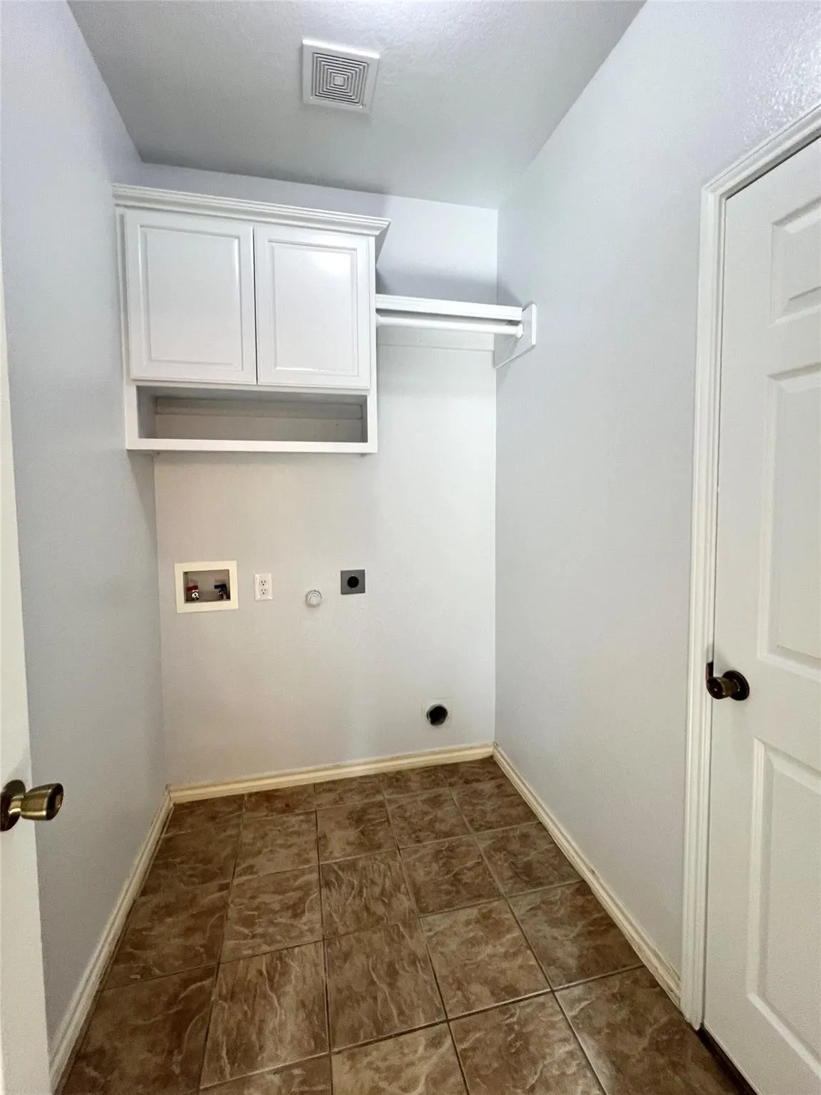Single Family Residence For Rent in Collin County , 6917 Red Bluff Drive, Mc Kinney, Texas 75070, 4 Bedroom, 3 Bathroom, 2 Garage spaces, 2,280 Sqft, built in 2003, mls#21373863, Real Estate Agent in Mc Kinney, Homes For Rent in Collin county, Homes For Rent in Mc Kinney, Realtor in Mc Kinney Texas, Real Estate Brokerage Independent Realty Texas, Luminita Cordes Realtor