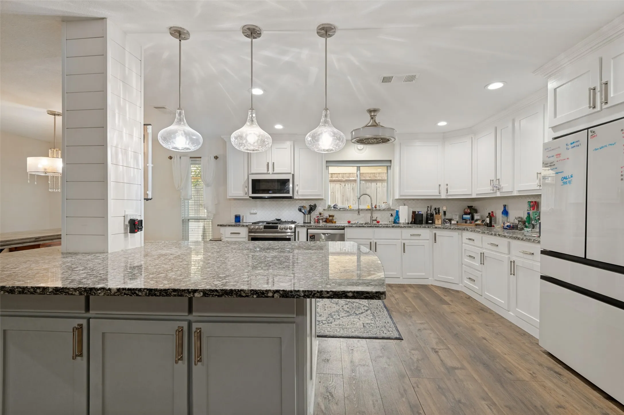 Single Family Residence For Sale in Tarrant County , 824 Wheelwood Drive, Hurst, Texas 76053, 3 Bedroom, 2 Bathroom, 2 Garage spaces, 2,390 Sqft, built in 1964, mls#21373841, Real Estate Agent in Hurst, Homes For Sale in Tarrant county, Homes For Sale in Hurst, Realtor in Hurst Texas, Real Estate Brokerage Independent Realty Texas, Luminita Cordes Realtor