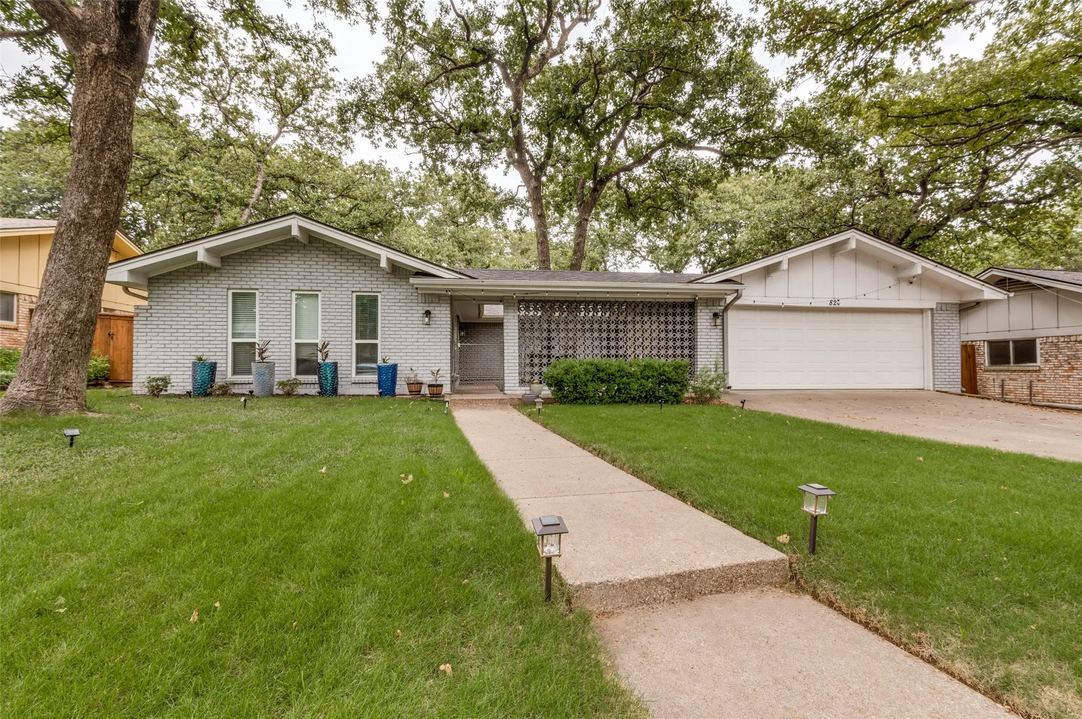 Single Family Residence For Sale in Tarrant County , 824 Wheelwood Drive, Hurst, Texas 76053, 3 Bedroom, 2 Bathroom, 2 Garage spaces, 2,390 Sqft, built in 1964, mls#21373841, Real Estate Agent in Hurst, Homes For Sale in Tarrant county, Homes For Sale in Hurst, Realtor in Hurst Texas, Real Estate Brokerage Independent Realty Texas, Luminita Cordes Realtor