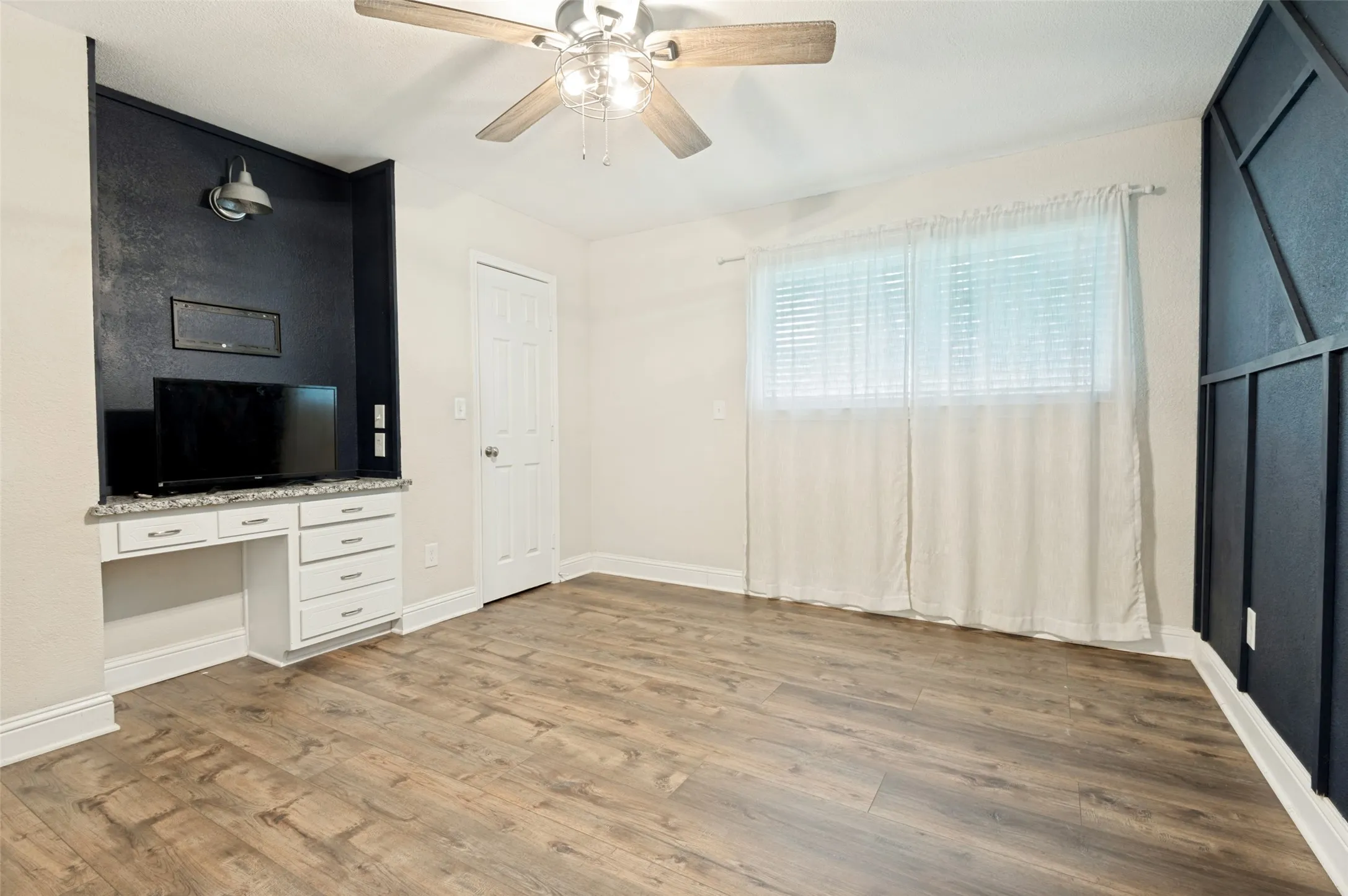 Single Family Residence For Sale in Tarrant County , 824 Wheelwood Drive, Hurst, Texas 76053, 3 Bedroom, 2 Bathroom, 2 Garage spaces, 2,390 Sqft, built in 1964, mls#21373841, Real Estate Agent in Hurst, Homes For Sale in Tarrant county, Homes For Sale in Hurst, Realtor in Hurst Texas, Real Estate Brokerage Independent Realty Texas, Luminita Cordes Realtor