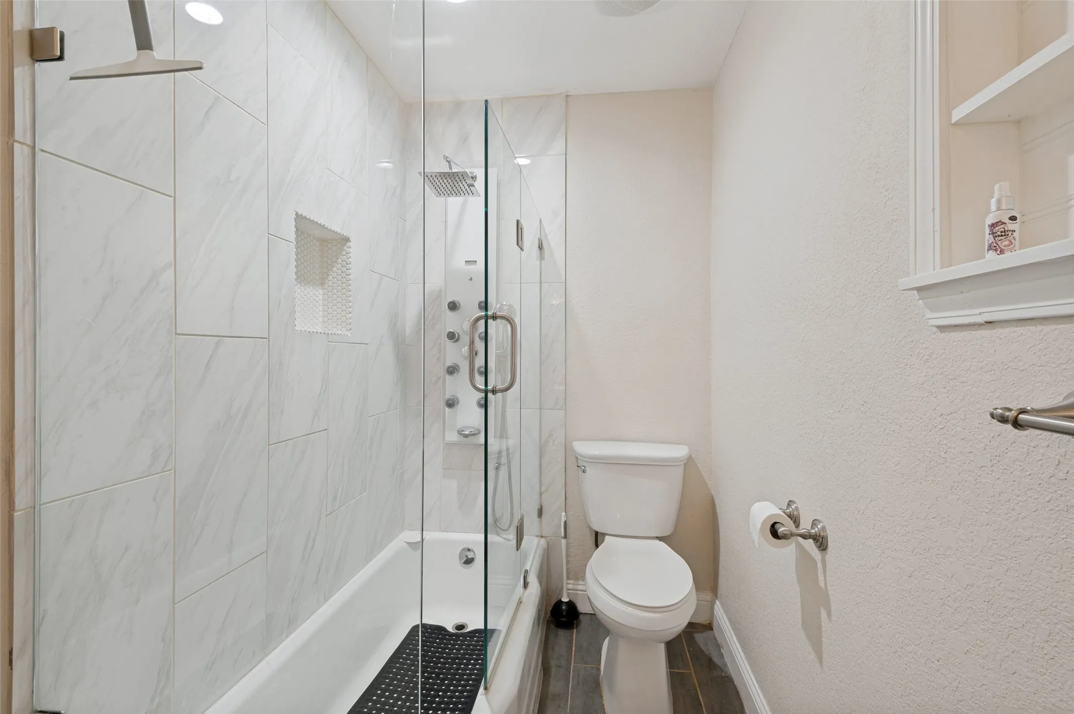 Single Family Residence For Sale in Tarrant County , 824 Wheelwood Drive, Hurst, Texas 76053, 3 Bedroom, 2 Bathroom, 2 Garage spaces, 2,390 Sqft, built in 1964, mls#21373841, Real Estate Agent in Hurst, Homes For Sale in Tarrant county, Homes For Sale in Hurst, Realtor in Hurst Texas, Real Estate Brokerage Independent Realty Texas, Luminita Cordes Realtor