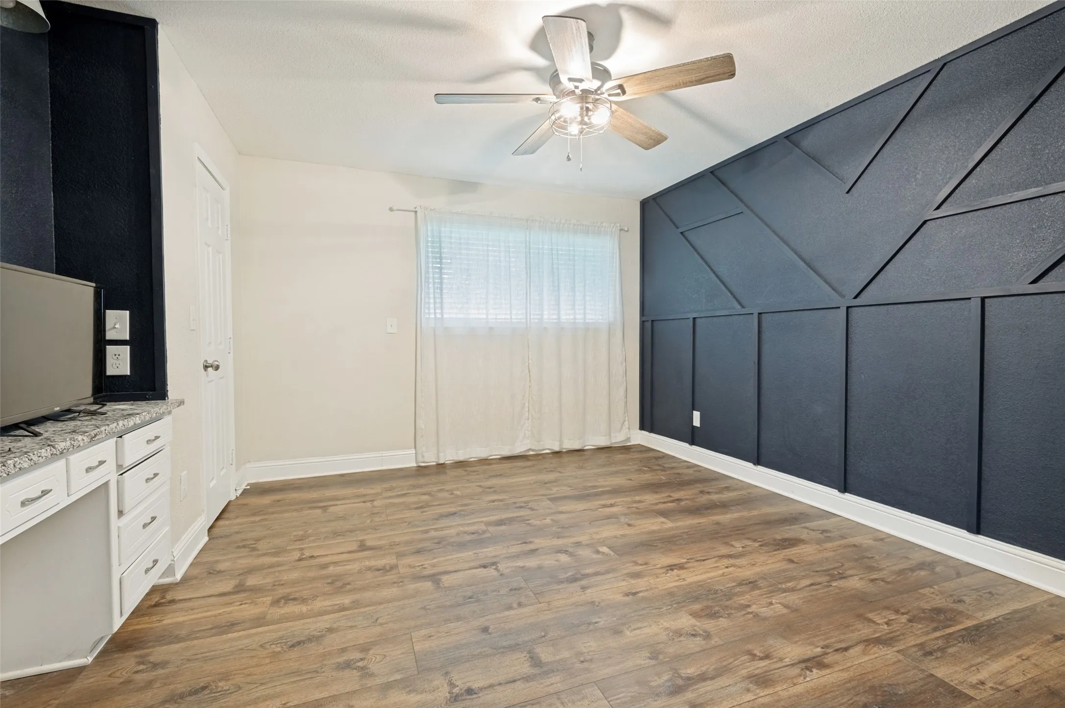 Single Family Residence For Sale in Tarrant County , 824 Wheelwood Drive, Hurst, Texas 76053, 3 Bedroom, 2 Bathroom, 2 Garage spaces, 2,390 Sqft, built in 1964, mls#21373841, Real Estate Agent in Hurst, Homes For Sale in Tarrant county, Homes For Sale in Hurst, Realtor in Hurst Texas, Real Estate Brokerage Independent Realty Texas, Luminita Cordes Realtor