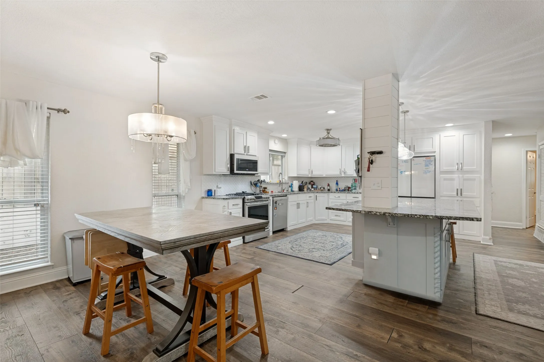Single Family Residence For Sale in Tarrant County , 824 Wheelwood Drive, Hurst, Texas 76053, 3 Bedroom, 2 Bathroom, 2 Garage spaces, 2,390 Sqft, built in 1964, mls#21373841, Real Estate Agent in Hurst, Homes For Sale in Tarrant county, Homes For Sale in Hurst, Realtor in Hurst Texas, Real Estate Brokerage Independent Realty Texas, Luminita Cordes Realtor