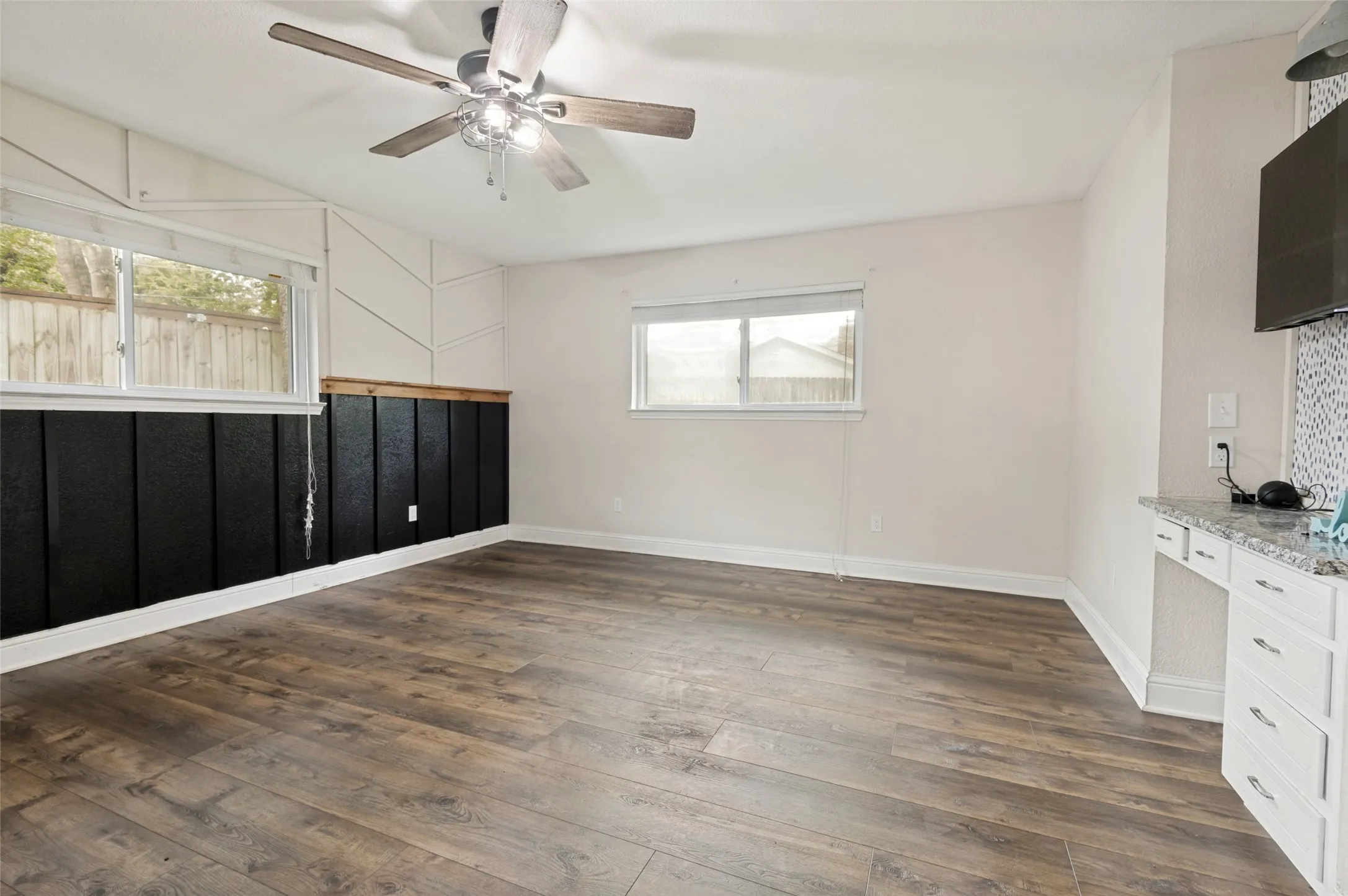 Single Family Residence For Sale in Tarrant County , 824 Wheelwood Drive, Hurst, Texas 76053, 3 Bedroom, 2 Bathroom, 2 Garage spaces, 2,390 Sqft, built in 1964, mls#21373841, Real Estate Agent in Hurst, Homes For Sale in Tarrant county, Homes For Sale in Hurst, Realtor in Hurst Texas, Real Estate Brokerage Independent Realty Texas, Luminita Cordes Realtor