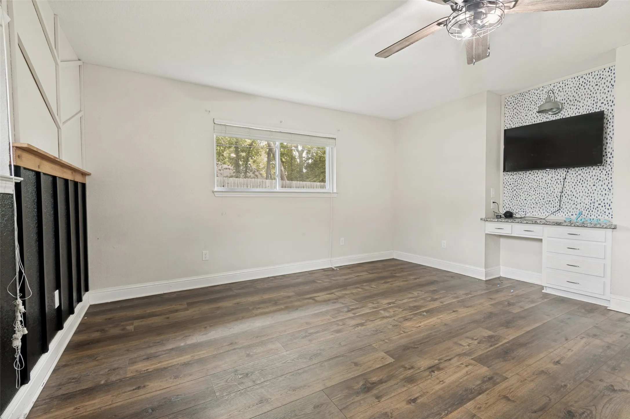 Single Family Residence For Sale in Tarrant County , 824 Wheelwood Drive, Hurst, Texas 76053, 3 Bedroom, 2 Bathroom, 2 Garage spaces, 2,390 Sqft, built in 1964, mls#21373841, Real Estate Agent in Hurst, Homes For Sale in Tarrant county, Homes For Sale in Hurst, Realtor in Hurst Texas, Real Estate Brokerage Independent Realty Texas, Luminita Cordes Realtor
