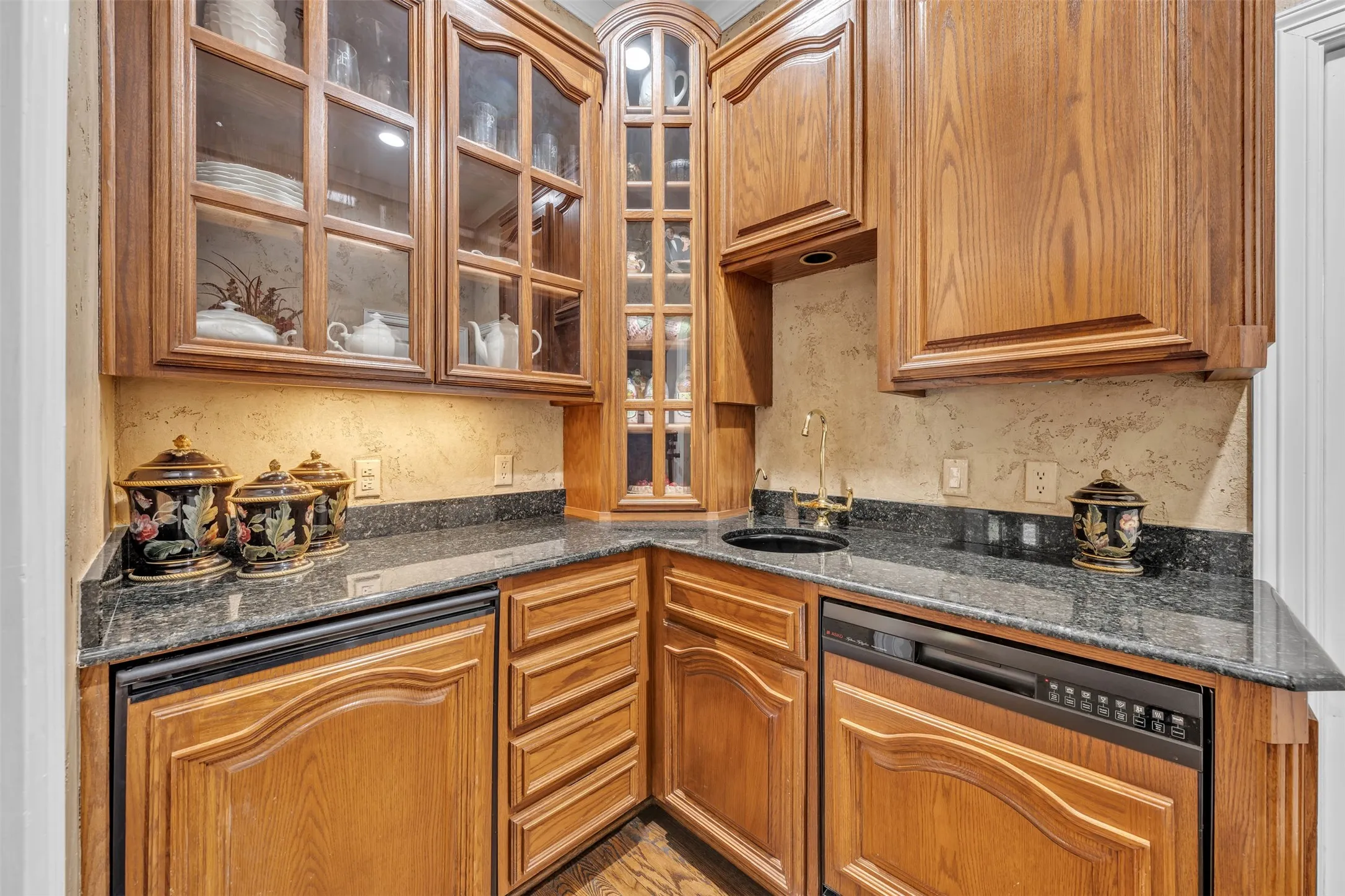 Single Family Residence For Sale in Tarrant County , 8801 Clay Hibbins Road, Keller, Texas 76248, 6 Bedroom, 7 Bathroom, 4 Garage spaces, 6,787 Sqft, built in 1994, mls#21372785, Real Estate Agent in Keller, Homes For Sale in Tarrant county, Homes For Sale in Keller, Realtor in Keller Texas, Real Estate Brokerage Independent Realty Texas, Luminita Cordes Realtor