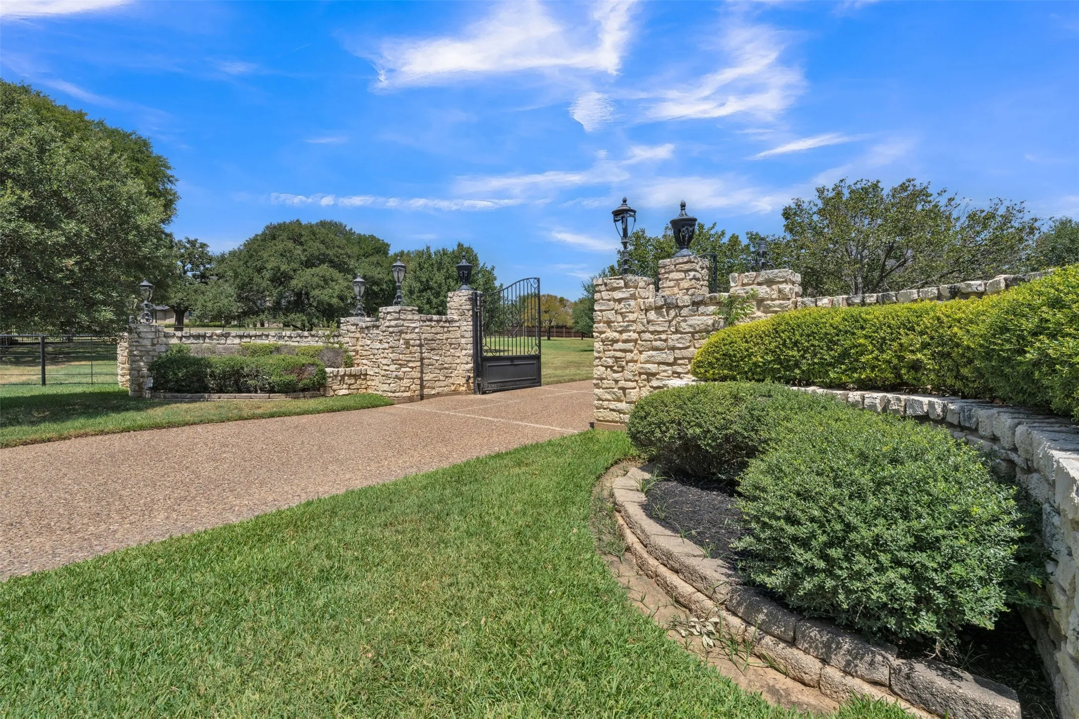 Single Family Residence For Sale in Tarrant County , 8801 Clay Hibbins Road, Keller, Texas 76248, 6 Bedroom, 7 Bathroom, 4 Garage spaces, 6,787 Sqft, built in 1994, mls#21372785, Real Estate Agent in Keller, Homes For Sale in Tarrant county, Homes For Sale in Keller, Realtor in Keller Texas, Real Estate Brokerage Independent Realty Texas, Luminita Cordes Realtor