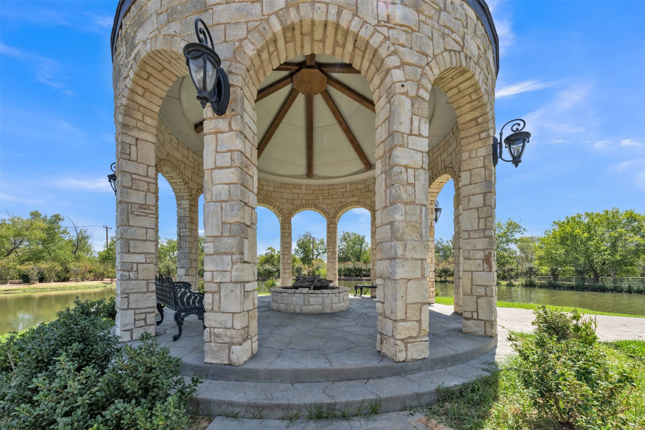 Single Family Residence For Sale in Tarrant County , 8801 Clay Hibbins Road, Keller, Texas 76248, 6 Bedroom, 7 Bathroom, 4 Garage spaces, 6,787 Sqft, built in 1994, mls#21372785, Real Estate Agent in Keller, Homes For Sale in Tarrant county, Homes For Sale in Keller, Realtor in Keller Texas, Real Estate Brokerage Independent Realty Texas, Luminita Cordes Realtor