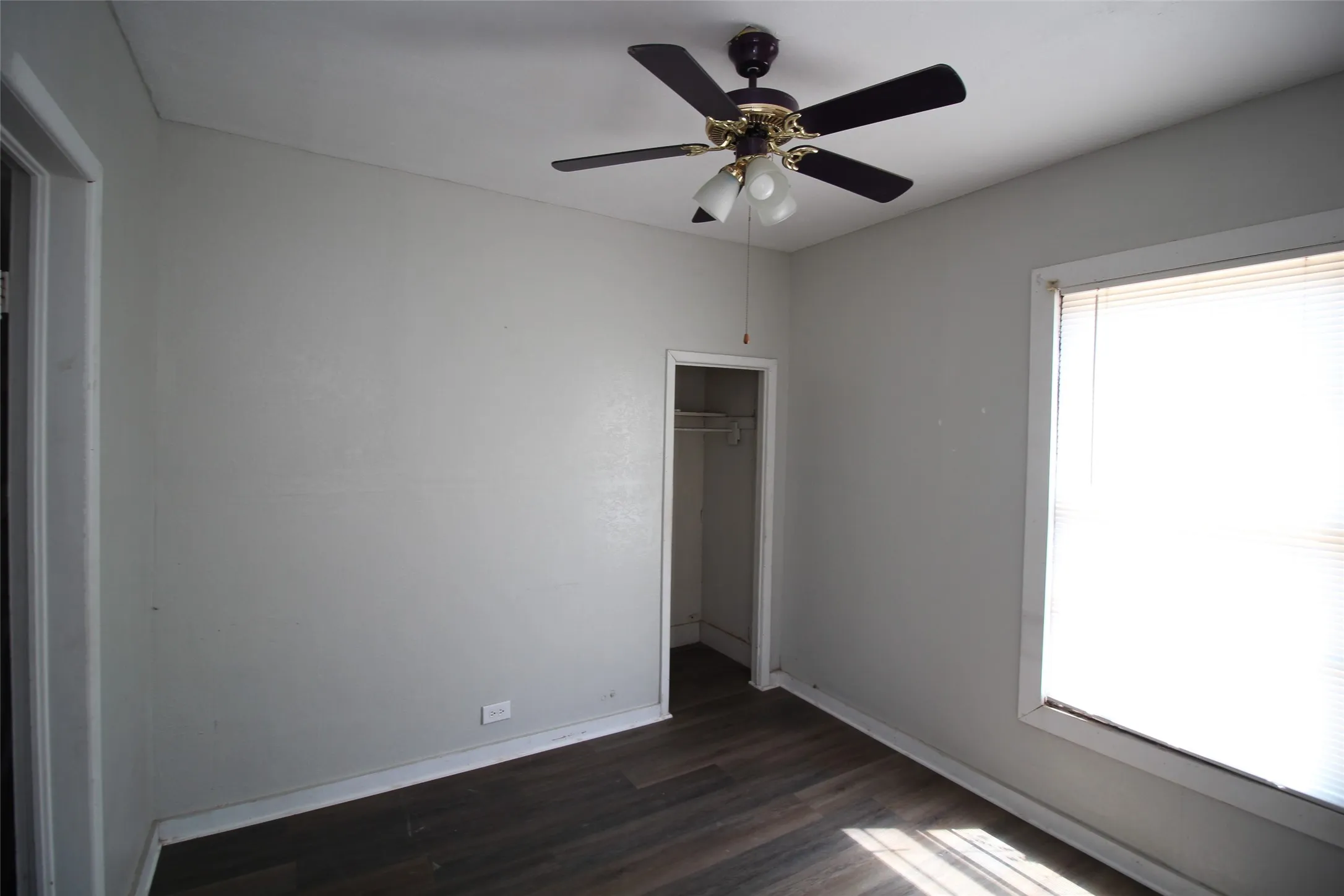 Single Family Residence For Sale in Knox County , 430 N Munday Avenue, Munday, Texas 76371, 3 Bedroom, 1 Bathroom, Garage spaces, 1,216 Sqft, built in 1950, mls#21372525, Real Estate Agent in Munday, Homes For Sale in Knox county, Homes For Sale in Munday, Realtor in Munday Texas, Real Estate Brokerage Independent Realty Texas, Luminita Cordes Realtor