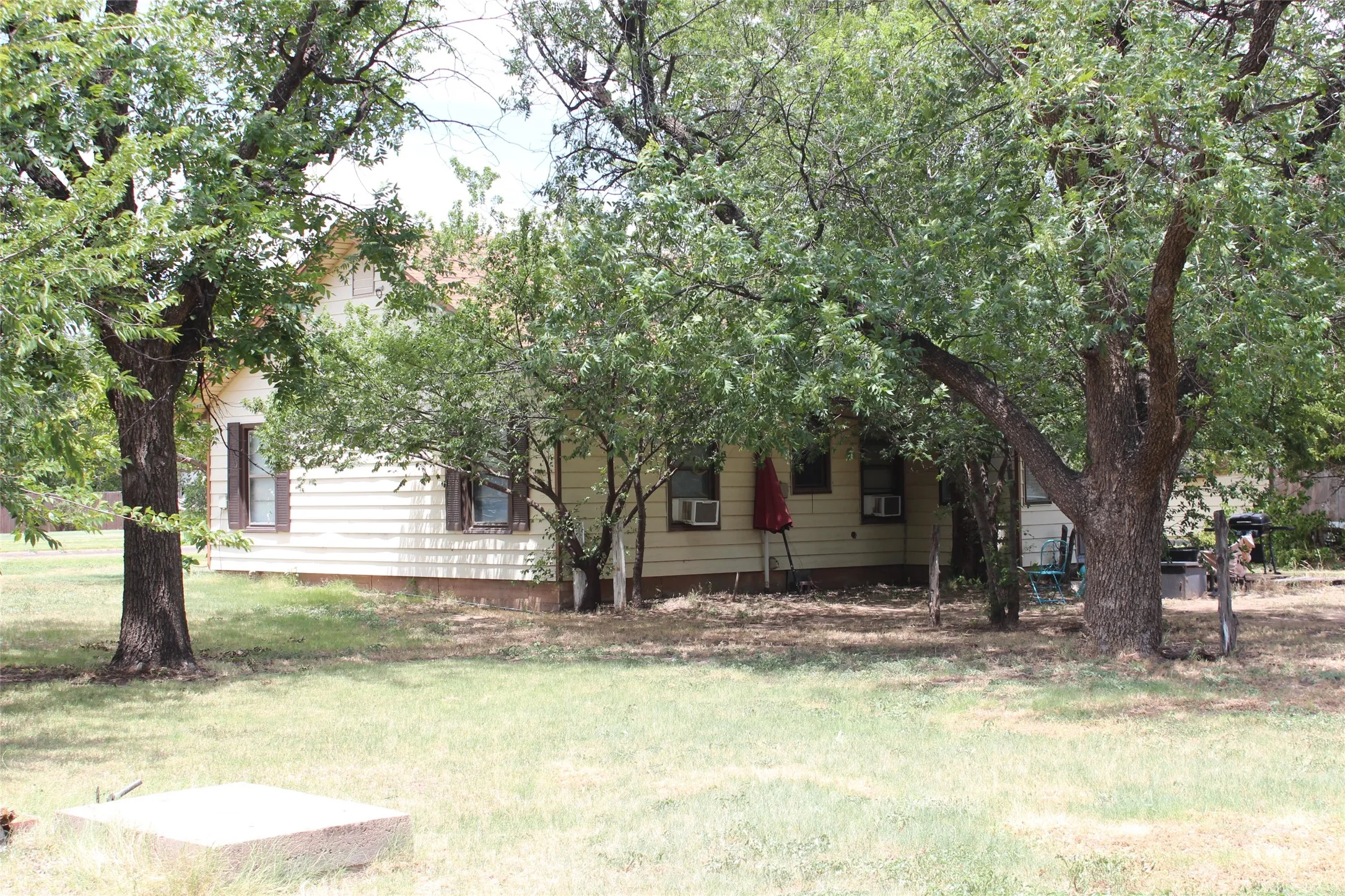 Single Family Residence For Sale in Knox County , 430 N Munday Avenue, Munday, Texas 76371, 3 Bedroom, 1 Bathroom, Garage spaces, 1,216 Sqft, built in 1950, mls#21372525, Real Estate Agent in Munday, Homes For Sale in Knox county, Homes For Sale in Munday, Realtor in Munday Texas, Real Estate Brokerage Independent Realty Texas, Luminita Cordes Realtor