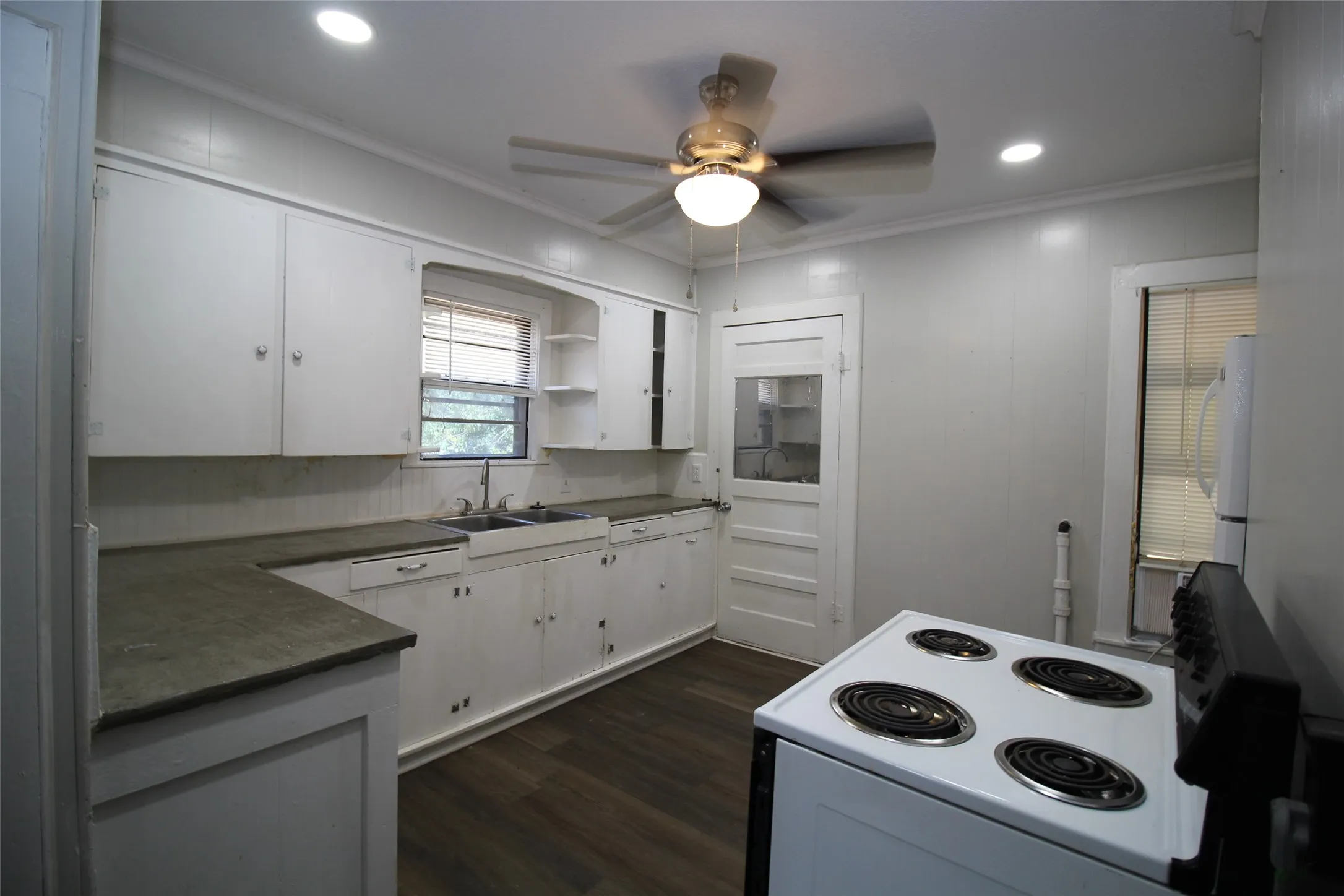 Single Family Residence For Sale in Knox County , 430 N Munday Avenue, Munday, Texas 76371, 3 Bedroom, 1 Bathroom, Garage spaces, 1,216 Sqft, built in 1950, mls#21372525, Real Estate Agent in Munday, Homes For Sale in Knox county, Homes For Sale in Munday, Realtor in Munday Texas, Real Estate Brokerage Independent Realty Texas, Luminita Cordes Realtor