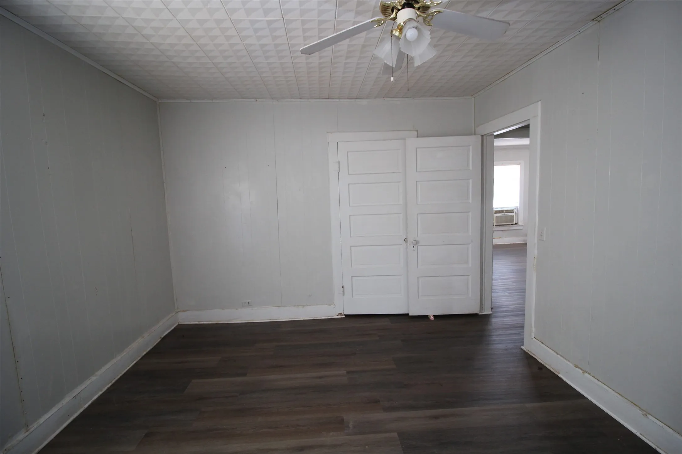 Single Family Residence For Sale in Knox County , 430 N Munday Avenue, Munday, Texas 76371, 3 Bedroom, 1 Bathroom, Garage spaces, 1,216 Sqft, built in 1950, mls#21372525, Real Estate Agent in Munday, Homes For Sale in Knox county, Homes For Sale in Munday, Realtor in Munday Texas, Real Estate Brokerage Independent Realty Texas, Luminita Cordes Realtor