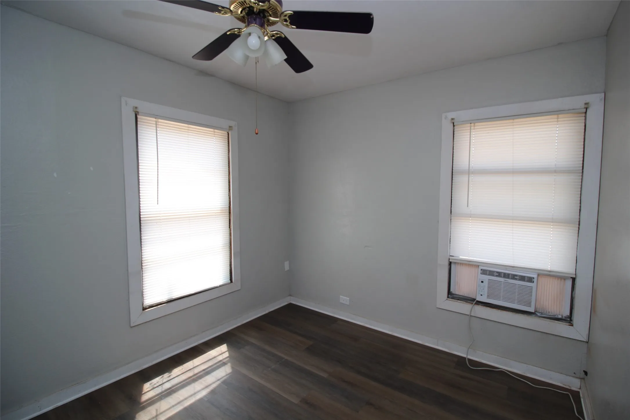 Single Family Residence For Sale in Knox County , 430 N Munday Avenue, Munday, Texas 76371, 3 Bedroom, 1 Bathroom, Garage spaces, 1,216 Sqft, built in 1950, mls#21372525, Real Estate Agent in Munday, Homes For Sale in Knox county, Homes For Sale in Munday, Realtor in Munday Texas, Real Estate Brokerage Independent Realty Texas, Luminita Cordes Realtor
