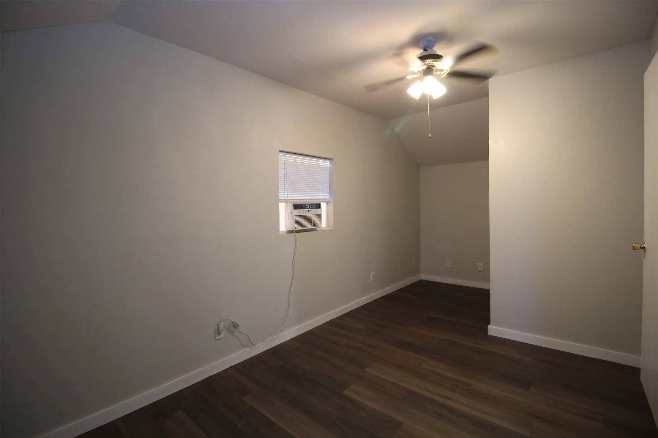 Single Family Residence For Sale in Knox County , 430 N Munday Avenue, Munday, Texas 76371, 3 Bedroom, 1 Bathroom, Garage spaces, 1,216 Sqft, built in 1950, mls#21372525, Real Estate Agent in Munday, Homes For Sale in Knox county, Homes For Sale in Munday, Realtor in Munday Texas, Real Estate Brokerage Independent Realty Texas, Luminita Cordes Realtor