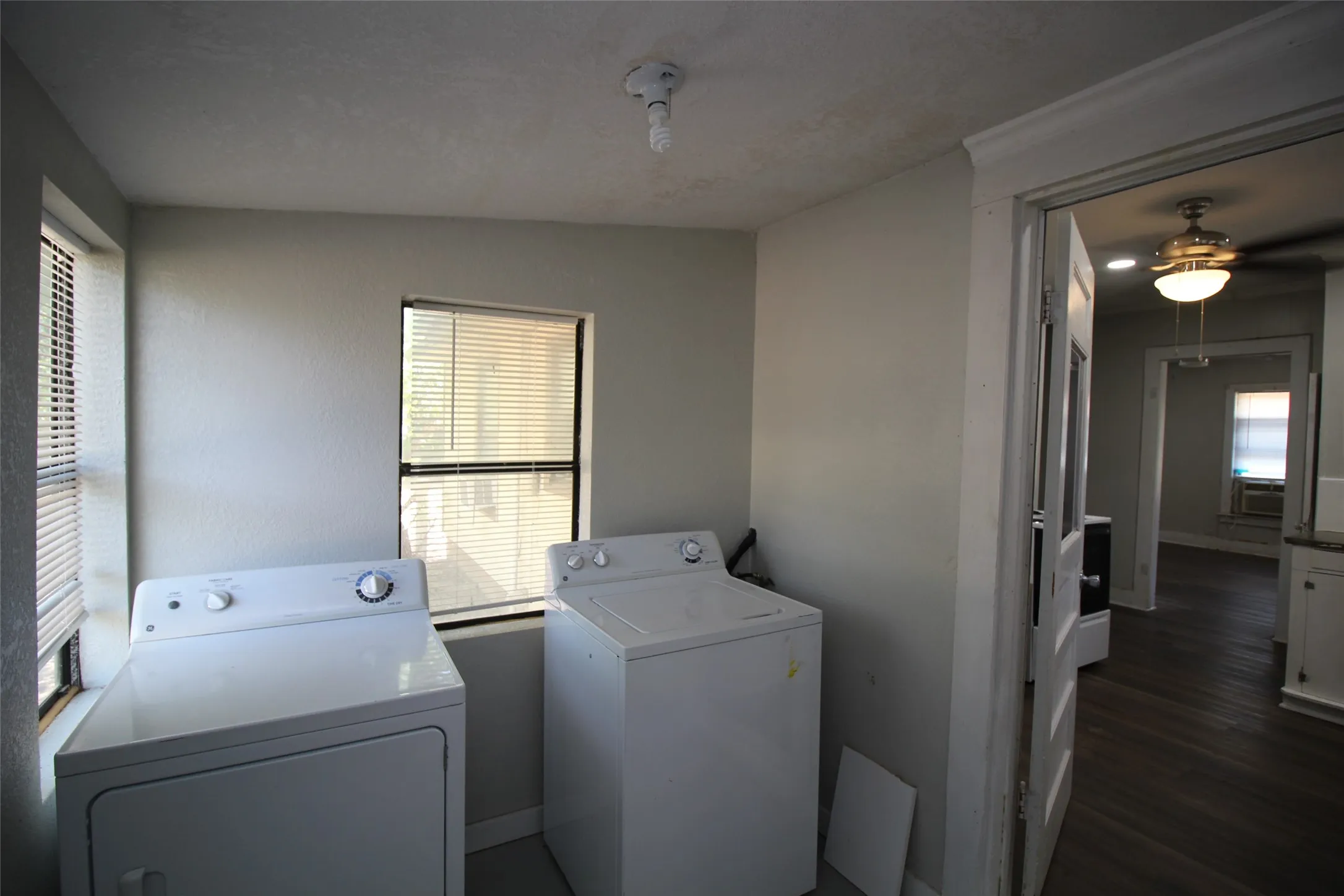 Single Family Residence For Sale in Knox County , 430 N Munday Avenue, Munday, Texas 76371, 3 Bedroom, 1 Bathroom, Garage spaces, 1,216 Sqft, built in 1950, mls#21372525, Real Estate Agent in Munday, Homes For Sale in Knox county, Homes For Sale in Munday, Realtor in Munday Texas, Real Estate Brokerage Independent Realty Texas, Luminita Cordes Realtor