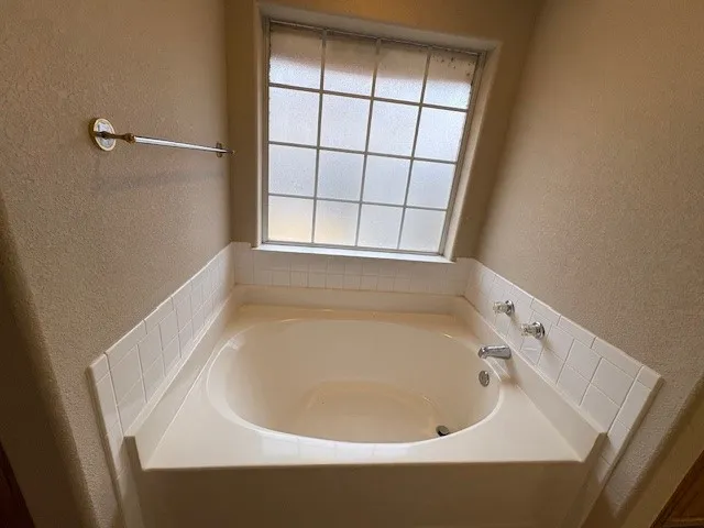 Single Family Residence For Rent in Taylor County , 5402 Willow View Road, Abilene, Texas 79606, 3 Bedroom, 2 Bathroom, 2 Garage spaces, 1,844 Sqft, built in 2002, mls#21373893, Real Estate Agent in Abilene, Homes For Rent in Taylor county, Homes For Rent in Abilene, Realtor in Abilene Texas, Real Estate Brokerage Independent Realty Texas, Luminita Cordes Realtor