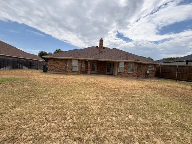 Single Family Residence For Rent in Taylor County , 5402 Willow View Road, Abilene, Texas 79606, 3 Bedroom, 2 Bathroom, 2 Garage spaces, 1,844 Sqft, built in 2002, mls#21373893, Real Estate Agent in Abilene, Homes For Rent in Taylor county, Homes For Rent in Abilene, Realtor in Abilene Texas, Real Estate Brokerage Independent Realty Texas, Luminita Cordes Realtor