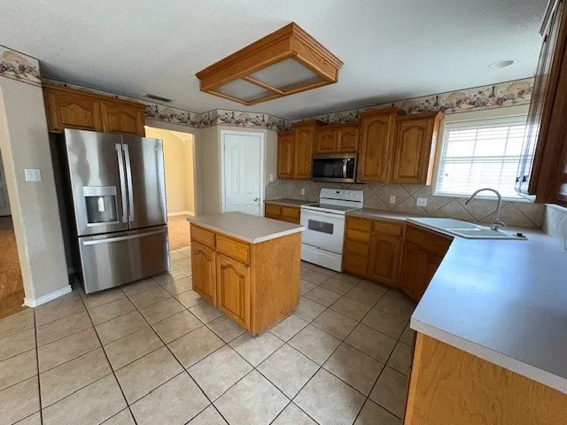 Single Family Residence For Rent in Taylor County , 5402 Willow View Road, Abilene, Texas 79606, 3 Bedroom, 2 Bathroom, 2 Garage spaces, 1,844 Sqft, built in 2002, mls#21373893, Real Estate Agent in Abilene, Homes For Rent in Taylor county, Homes For Rent in Abilene, Realtor in Abilene Texas, Real Estate Brokerage Independent Realty Texas, Luminita Cordes Realtor