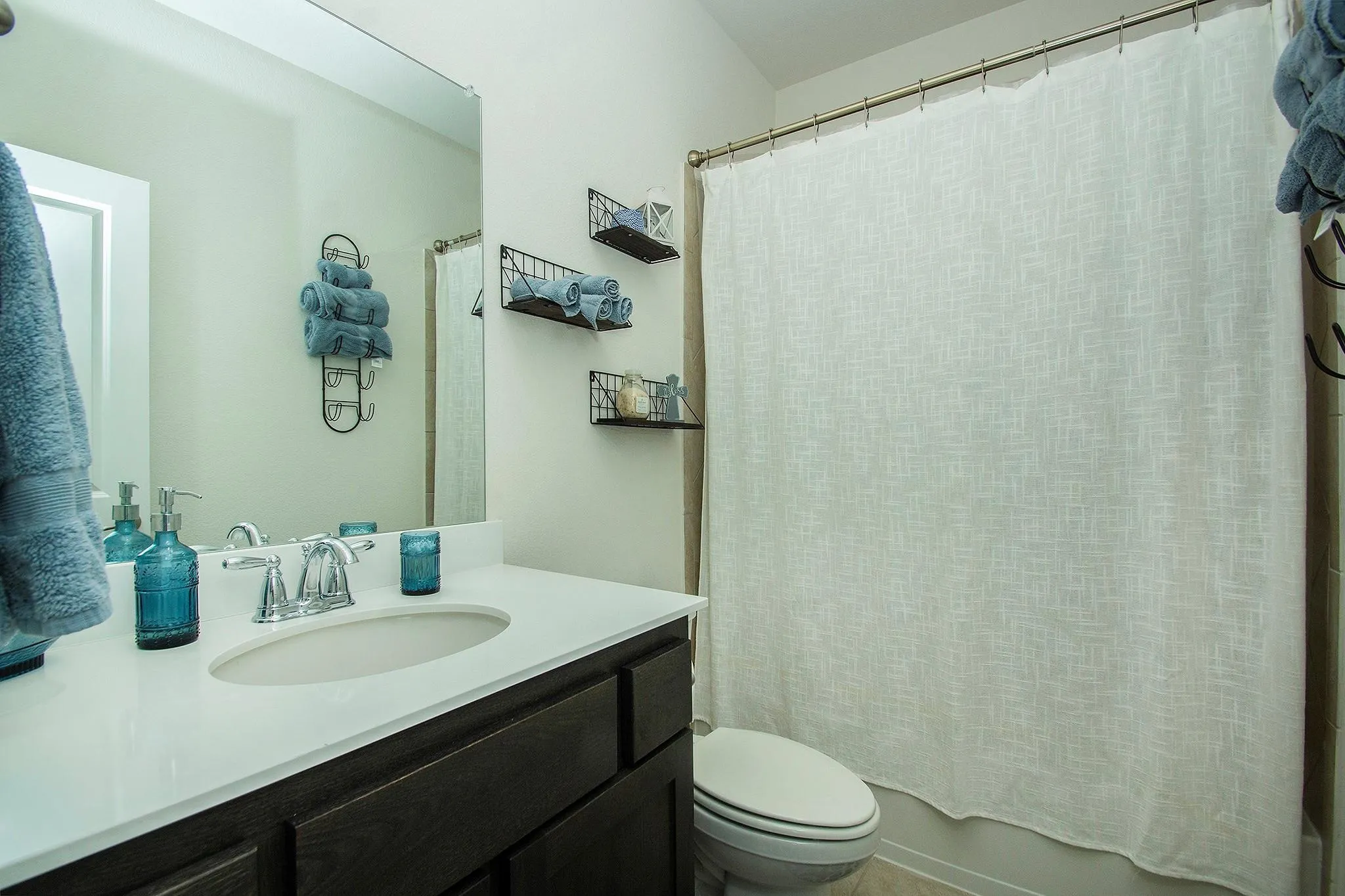 Single Family Residence For Rent in Collin County , 204 Cowboy Way, Anna, Texas 75409, 5 Bedroom, 4 Bathroom, 2 Garage spaces, 2,928 Sqft, built in 2019, mls#21373822, Real Estate Agent in Anna, Homes For Rent in Collin county, Homes For Rent in Anna, Realtor in Anna Texas, Real Estate Brokerage Independent Realty Texas, Luminita Cordes Realtor