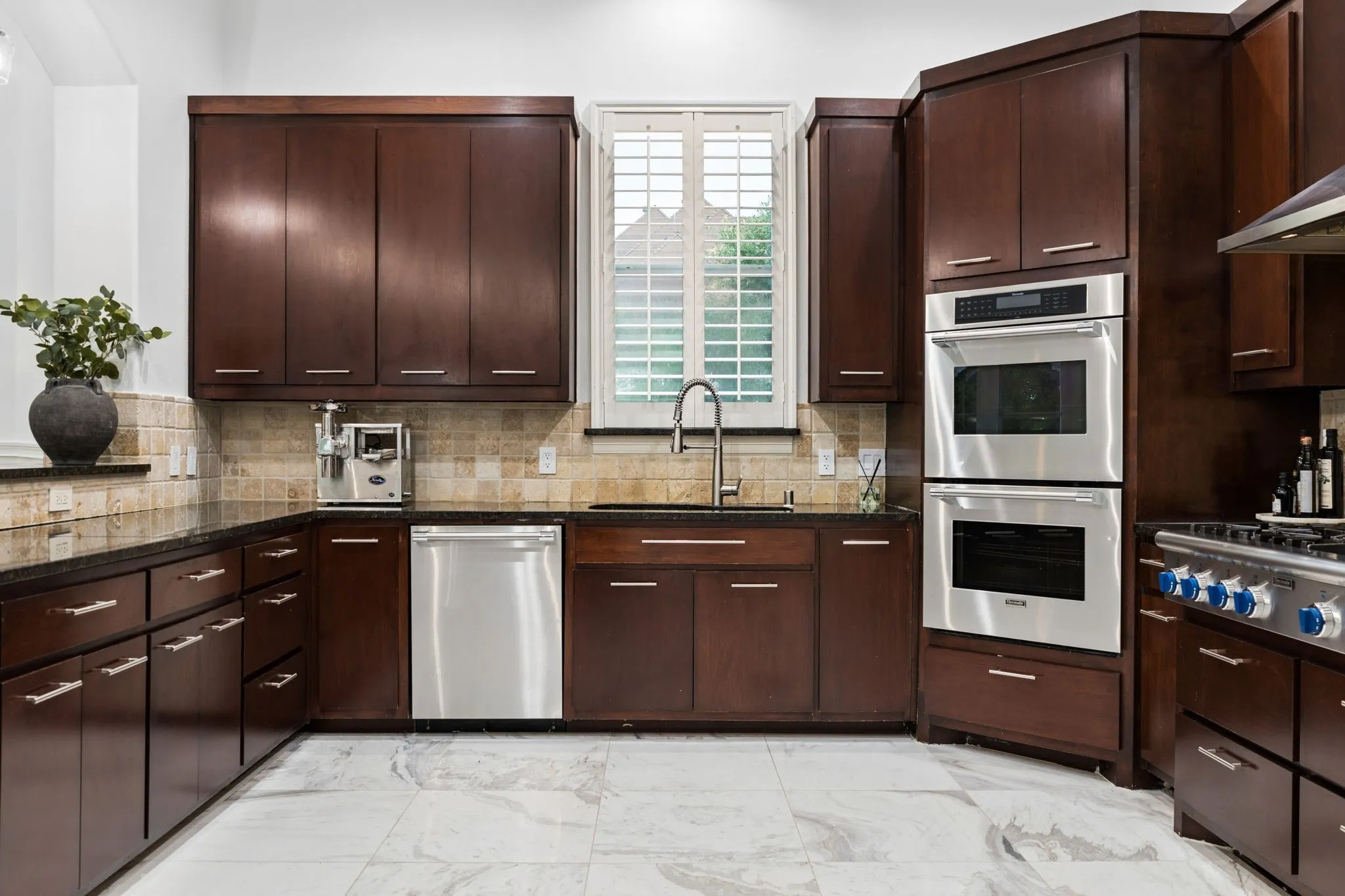 Single Family Residence For Sale in Denton County , 5704 Lighthouse Drive, Flower Mound, Texas 75022, 6 Bedroom, 6 Bathroom, 4 Garage spaces, 7,551 Sqft, built in 2005, mls#21372577, Real Estate Agent in Flower Mound, Homes For Sale in Denton county, Homes For Sale in Flower Mound, Realtor in Flower Mound Texas, Real Estate Brokerage Independent Realty Texas, Luminita Cordes Realtor