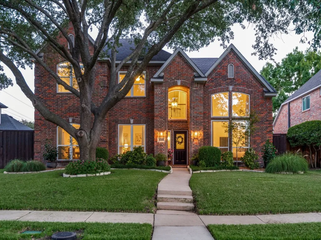 Single Family Residence For Sale in Collin County , 4308 Echo Bluff Drive, Plano, Texas 75024, 4 Bedroom, 4 Bathroom, 2 Garage spaces, 3,057 Sqft, built in 1992, mls#21373614, Real Estate Agent in Plano, Homes For Sale in Collin county, Homes For Sale in Plano, Realtor in Plano Texas, Real Estate Brokerage Independent Realty Texas, Luminita Cordes Realtor