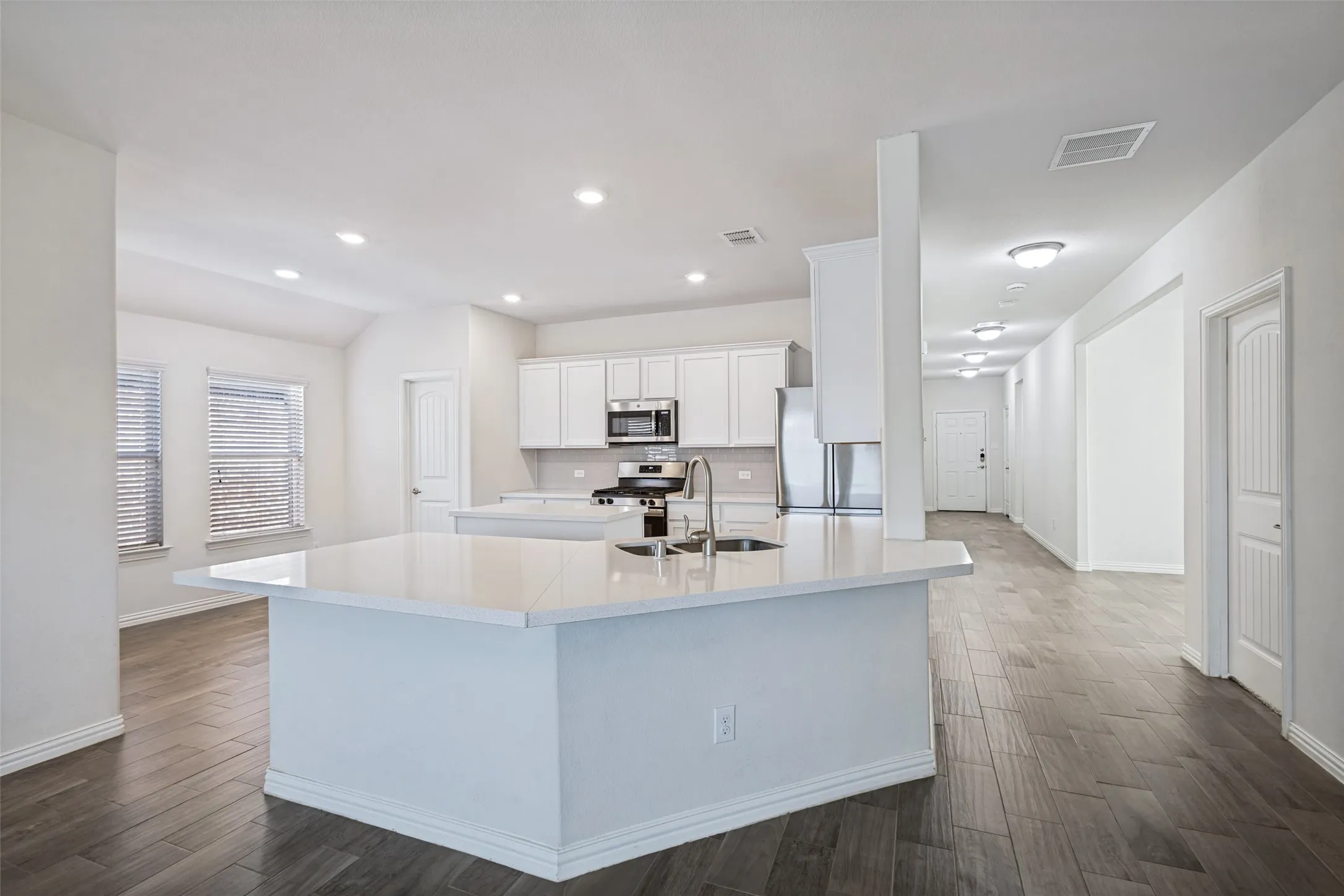 Single Family Residence For Rent in Collin County , 921 Evergreen Street, Princeton, Texas 75407, 4 Bedroom, 2 Bathroom, 2 Garage spaces, 1,999 Sqft, built in 2018, mls#21373899, Real Estate Agent in Princeton, Homes For Rent in Collin county, Homes For Rent in Princeton, Realtor in Princeton Texas, Real Estate Brokerage Independent Realty Texas, Luminita Cordes Realtor