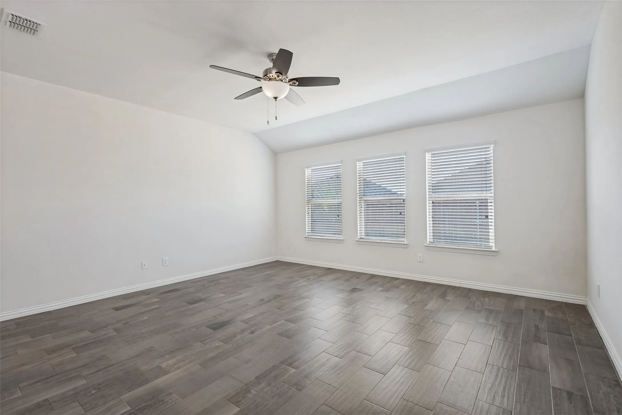 Single Family Residence For Rent in Collin County , 921 Evergreen Street, Princeton, Texas 75407, 4 Bedroom, 2 Bathroom, 2 Garage spaces, 1,999 Sqft, built in 2018, mls#21373899, Real Estate Agent in Princeton, Homes For Rent in Collin county, Homes For Rent in Princeton, Realtor in Princeton Texas, Real Estate Brokerage Independent Realty Texas, Luminita Cordes Realtor