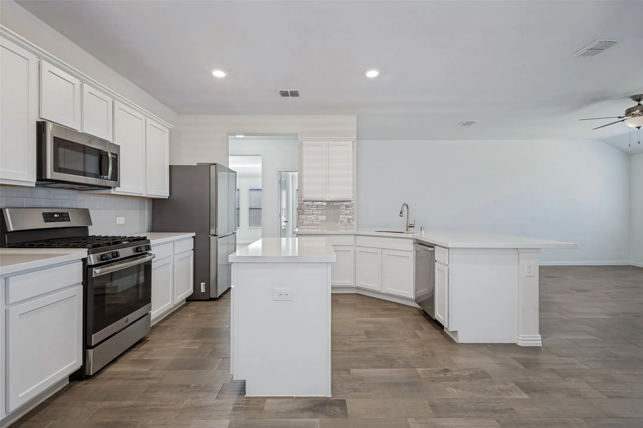 Single Family Residence For Rent in Collin County , 921 Evergreen Street, Princeton, Texas 75407, 4 Bedroom, 2 Bathroom, 2 Garage spaces, 1,999 Sqft, built in 2018, mls#21373899, Real Estate Agent in Princeton, Homes For Rent in Collin county, Homes For Rent in Princeton, Realtor in Princeton Texas, Real Estate Brokerage Independent Realty Texas, Luminita Cordes Realtor