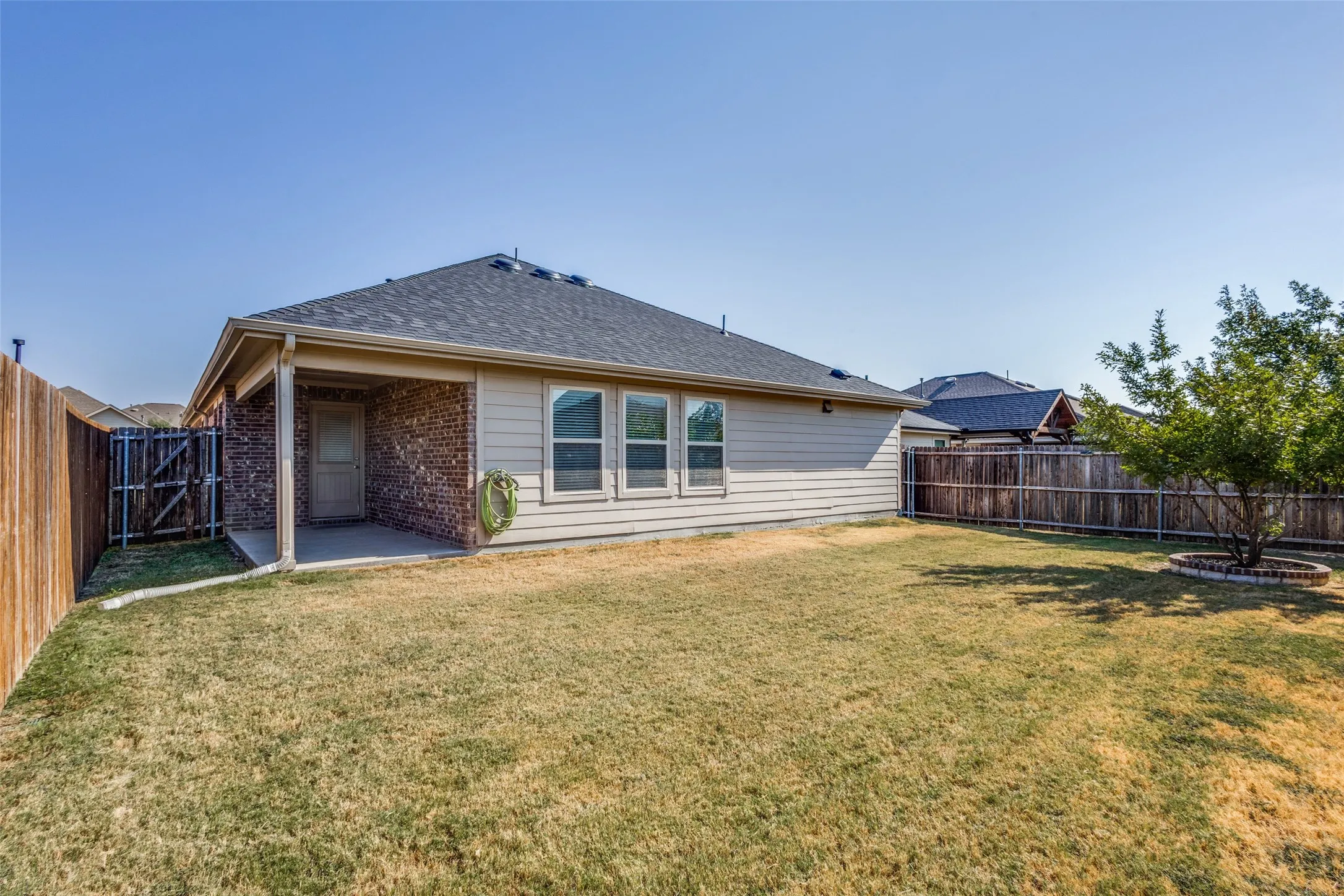 Single Family Residence For Rent in Collin County , 921 Evergreen Street, Princeton, Texas 75407, 4 Bedroom, 2 Bathroom, 2 Garage spaces, 1,999 Sqft, built in 2018, mls#21373899, Real Estate Agent in Princeton, Homes For Rent in Collin county, Homes For Rent in Princeton, Realtor in Princeton Texas, Real Estate Brokerage Independent Realty Texas, Luminita Cordes Realtor