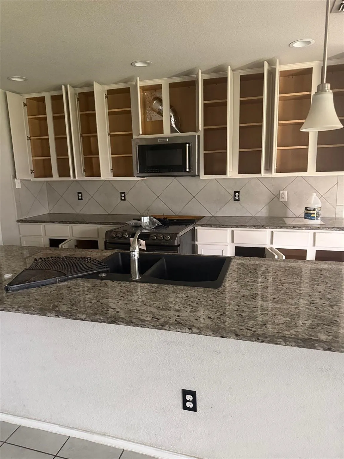 Single Family Residence For Sale in Kaufman County , 2011 Windsong Drive, Heartland, Texas 75126, 5 Bedroom, 5 Bathroom, 2 Garage spaces, 2,966 Sqft, built in 2017, mls#21373930, Real Estate Agent in Heartland, Homes For Sale in Kaufman county, Homes For Sale in Heartland, Realtor in Heartland Texas, Real Estate Brokerage Independent Realty Texas, Luminita Cordes Realtor