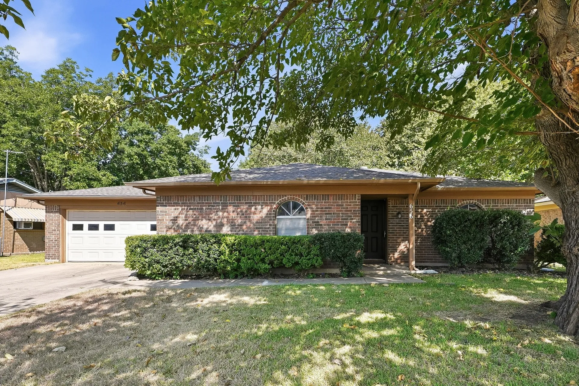 Single Family Residence For Rent in Johnson County , 656 Sue Ann Lane, Burleson, Texas 76028, 3 Bedroom, 2 Bathroom, 2 Garage spaces, 1,223 Sqft, built in 1971, mls#21373931, Real Estate Agent in Burleson, Homes For Rent in Johnson county, Homes For Rent in Burleson, Realtor in Burleson Texas, Real Estate Brokerage Independent Realty Texas, Luminita Cordes Realtor