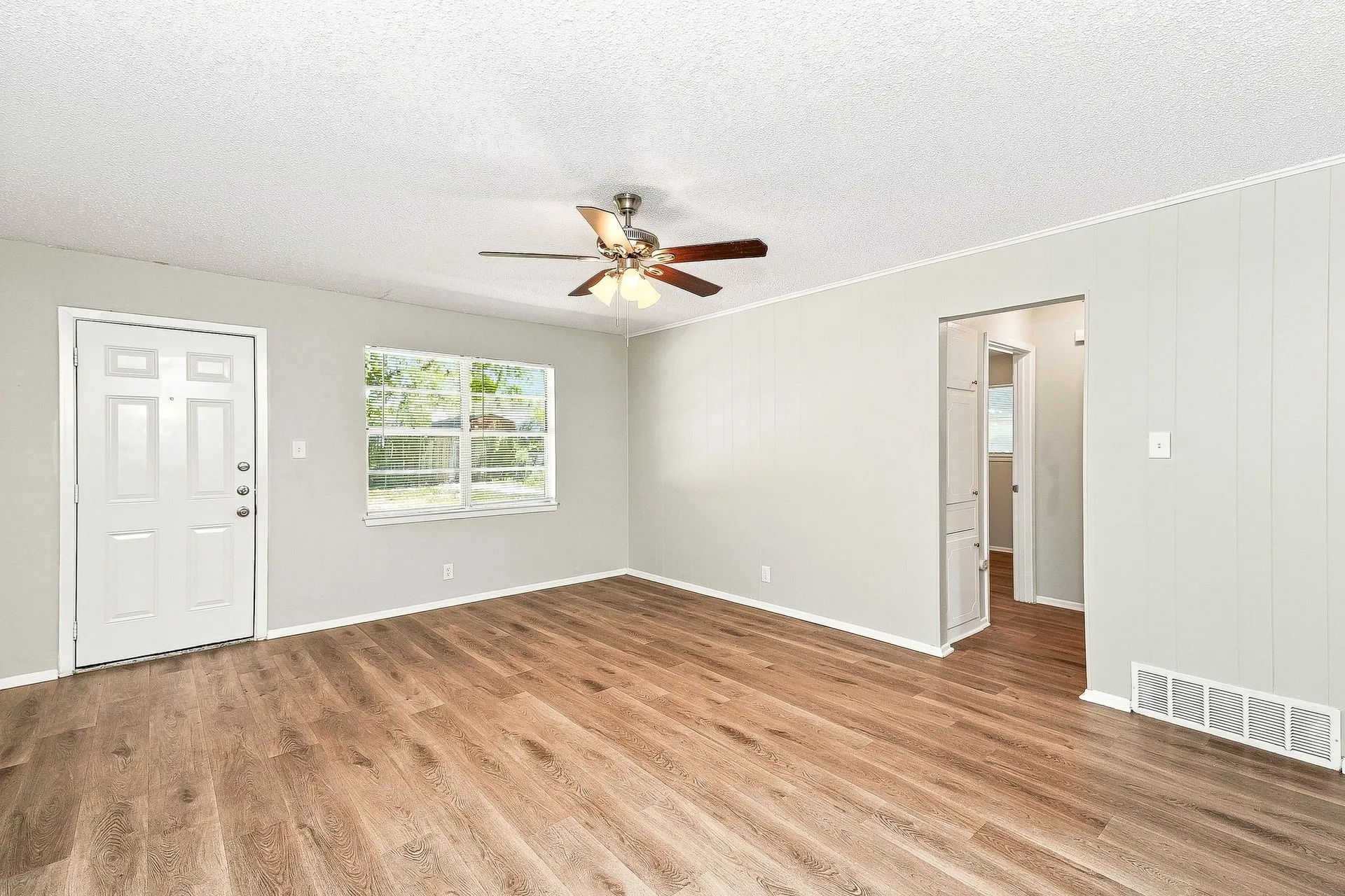 Single Family Residence For Rent in Johnson County , 656 Sue Ann Lane, Burleson, Texas 76028, 3 Bedroom, 2 Bathroom, 2 Garage spaces, 1,223 Sqft, built in 1971, mls#21373931, Real Estate Agent in Burleson, Homes For Rent in Johnson county, Homes For Rent in Burleson, Realtor in Burleson Texas, Real Estate Brokerage Independent Realty Texas, Luminita Cordes Realtor