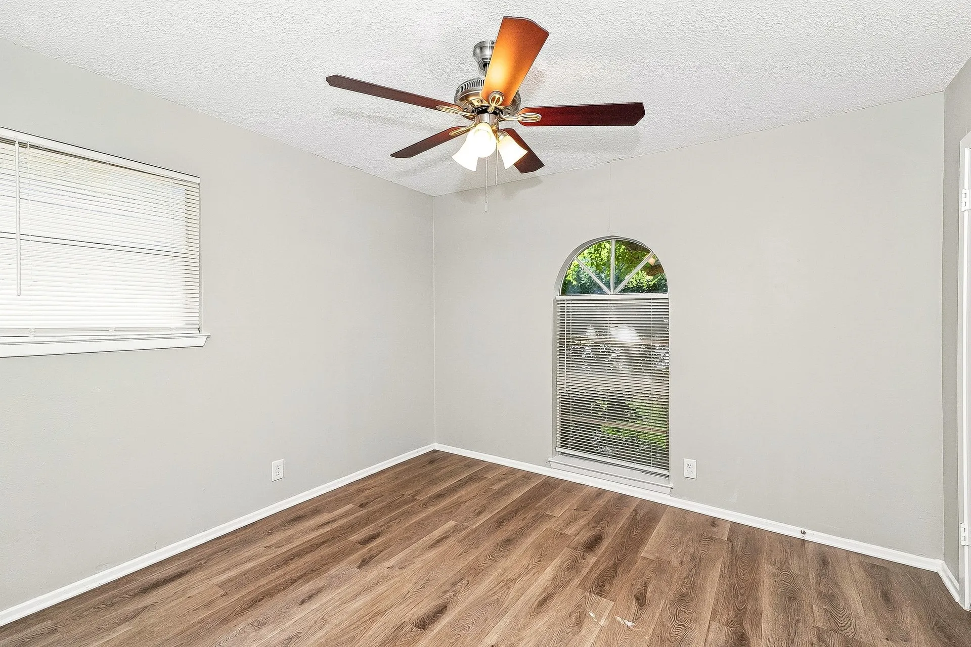 Single Family Residence For Rent in Johnson County , 656 Sue Ann Lane, Burleson, Texas 76028, 3 Bedroom, 2 Bathroom, 2 Garage spaces, 1,223 Sqft, built in 1971, mls#21373931, Real Estate Agent in Burleson, Homes For Rent in Johnson county, Homes For Rent in Burleson, Realtor in Burleson Texas, Real Estate Brokerage Independent Realty Texas, Luminita Cordes Realtor