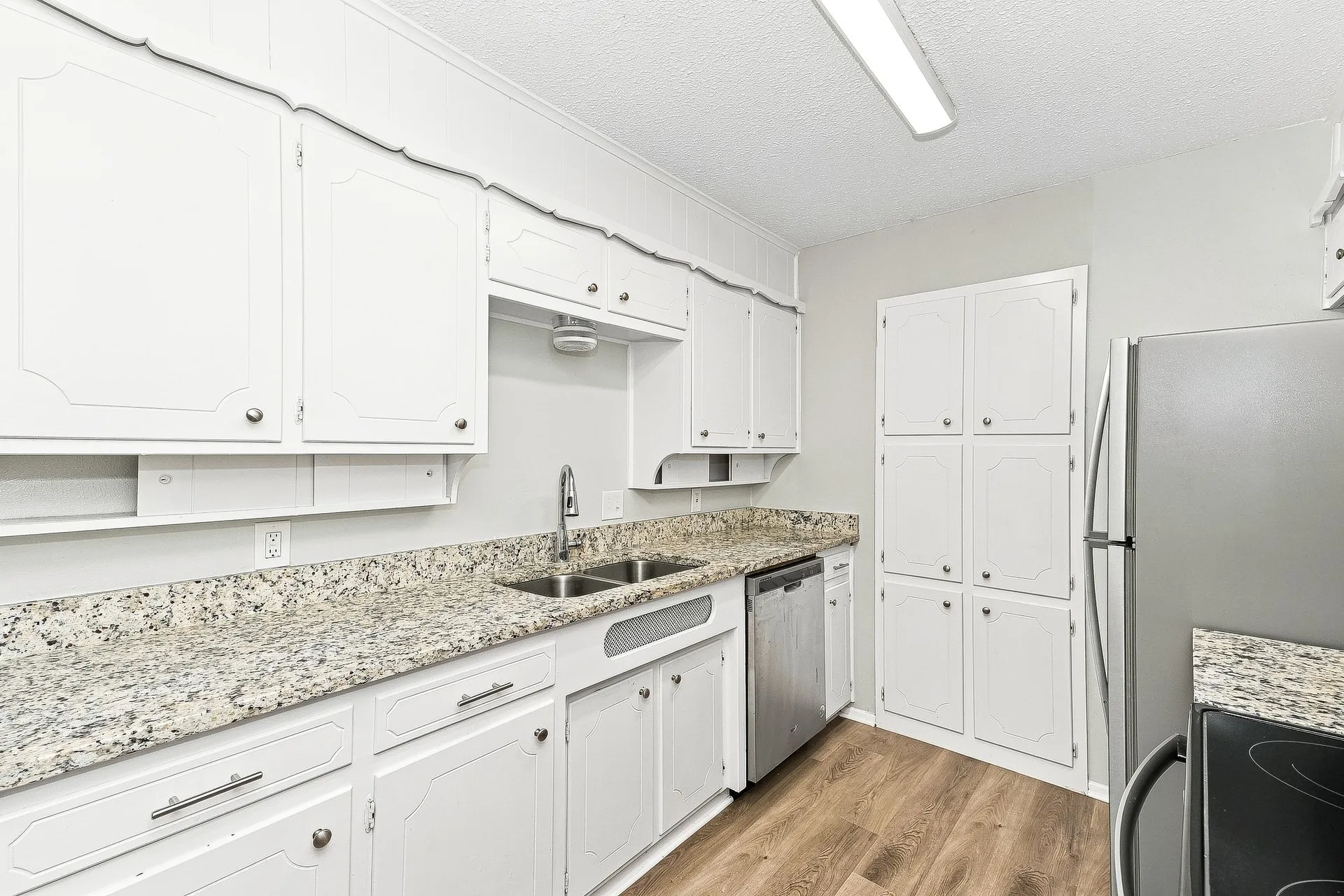Single Family Residence For Rent in Johnson County , 656 Sue Ann Lane, Burleson, Texas 76028, 3 Bedroom, 2 Bathroom, 2 Garage spaces, 1,223 Sqft, built in 1971, mls#21373931, Real Estate Agent in Burleson, Homes For Rent in Johnson county, Homes For Rent in Burleson, Realtor in Burleson Texas, Real Estate Brokerage Independent Realty Texas, Luminita Cordes Realtor